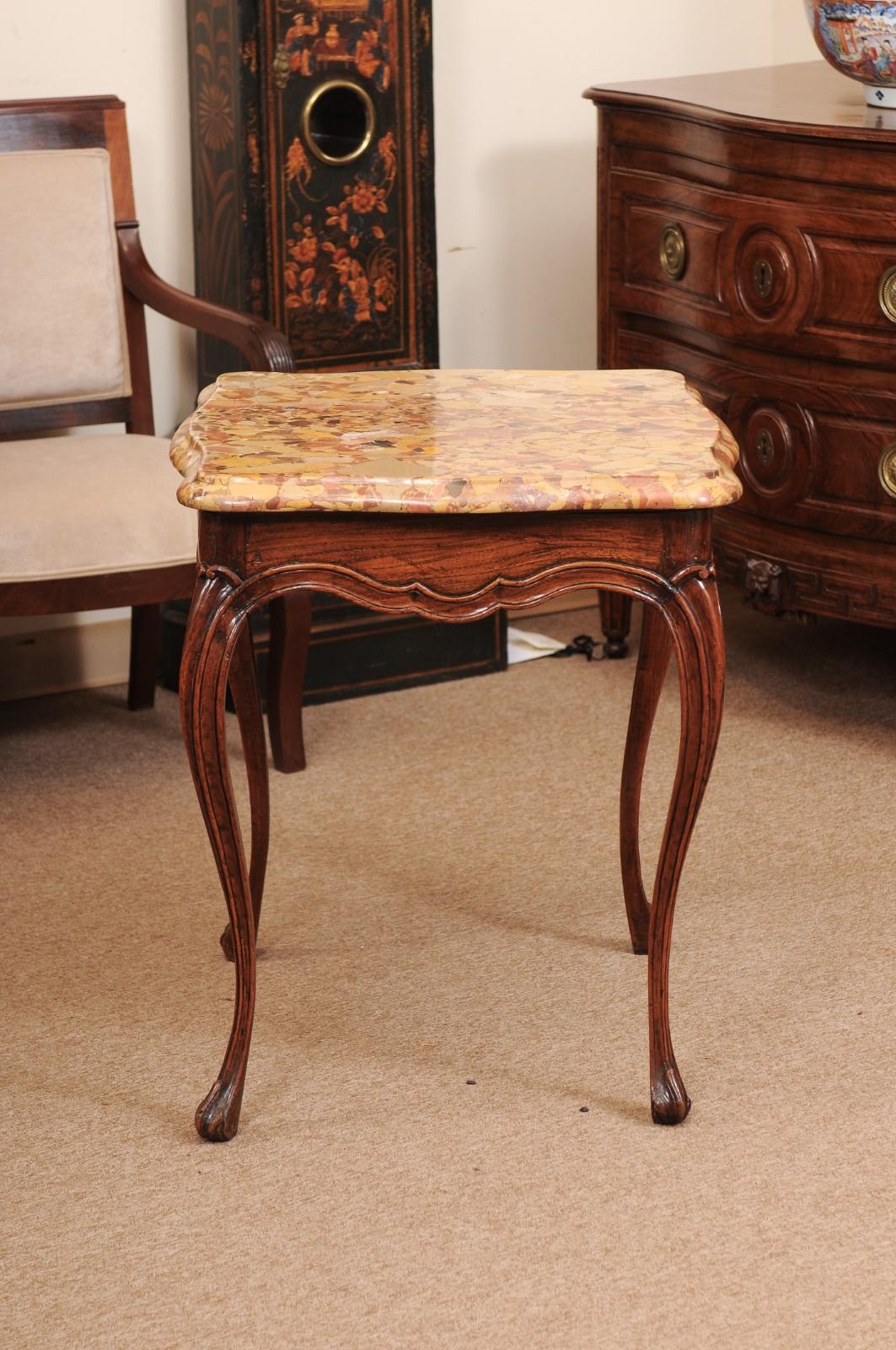 Table carrée en Oak du XVIIIe siècle de Louis XV avec tiroir et plateau en marbre Breche d'Alep en vente 5