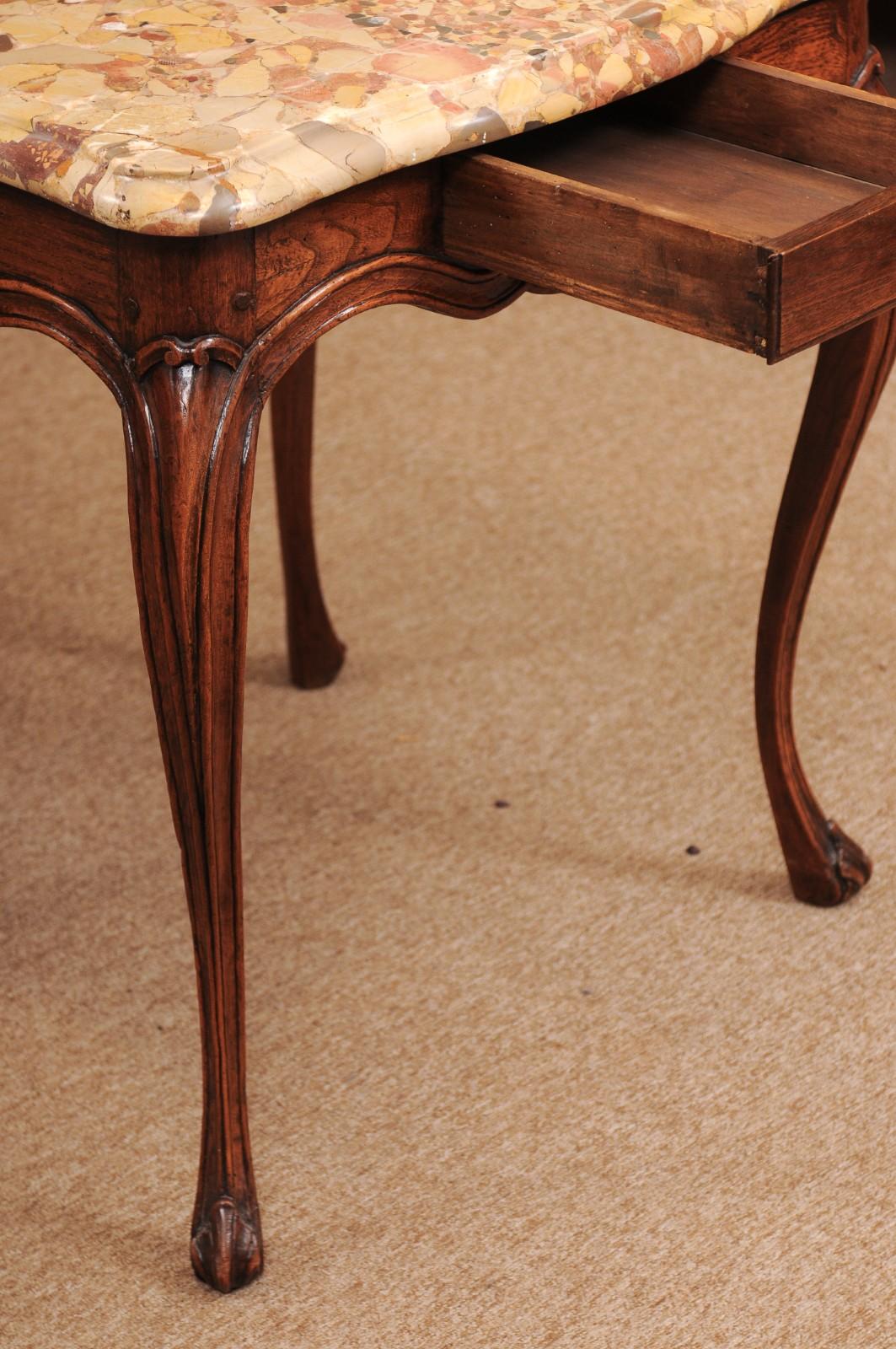 XVIIIe siècle et antérieur Table carrée en Oak du XVIIIe siècle de Louis XV avec tiroir et plateau en marbre Breche d'Alep en vente