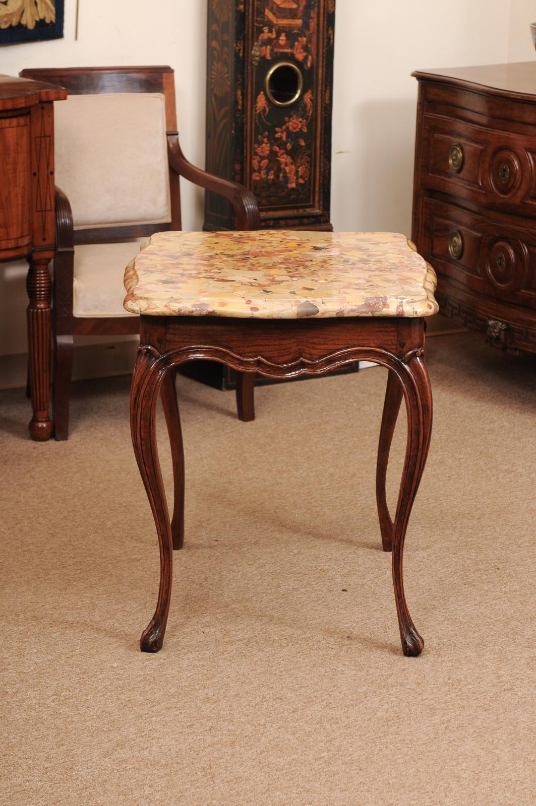 Table carrée en Oak du XVIIIe siècle de Louis XV avec tiroir et plateau en marbre Breche d'Alep en vente 1