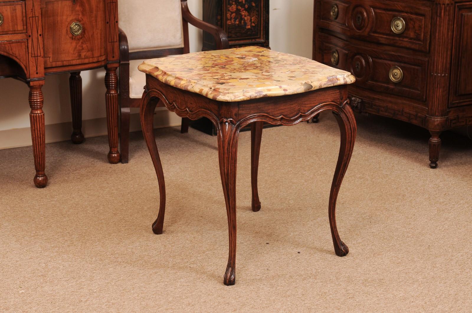 Table carrée en Oak du XVIIIe siècle de Louis XV avec tiroir et plateau en marbre Breche d'Alep en vente 2
