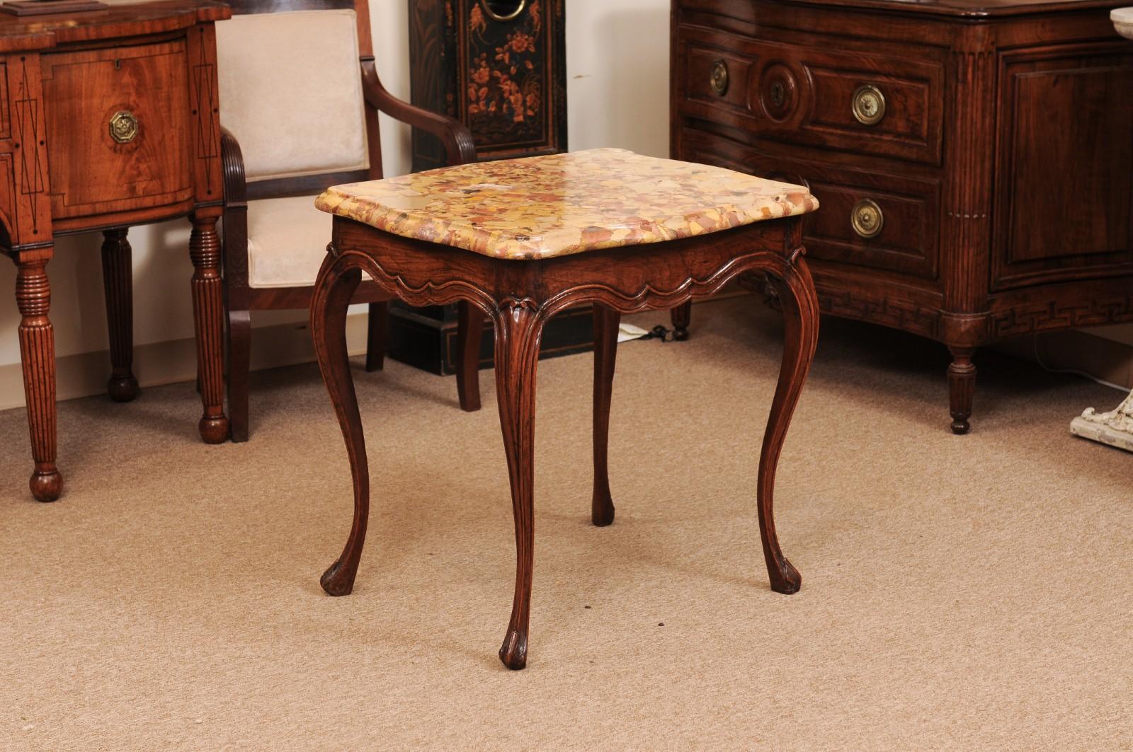 Table carrée en Oak du XVIIIe siècle de Louis XV avec tiroir et plateau en marbre Breche d'Alep en vente 4