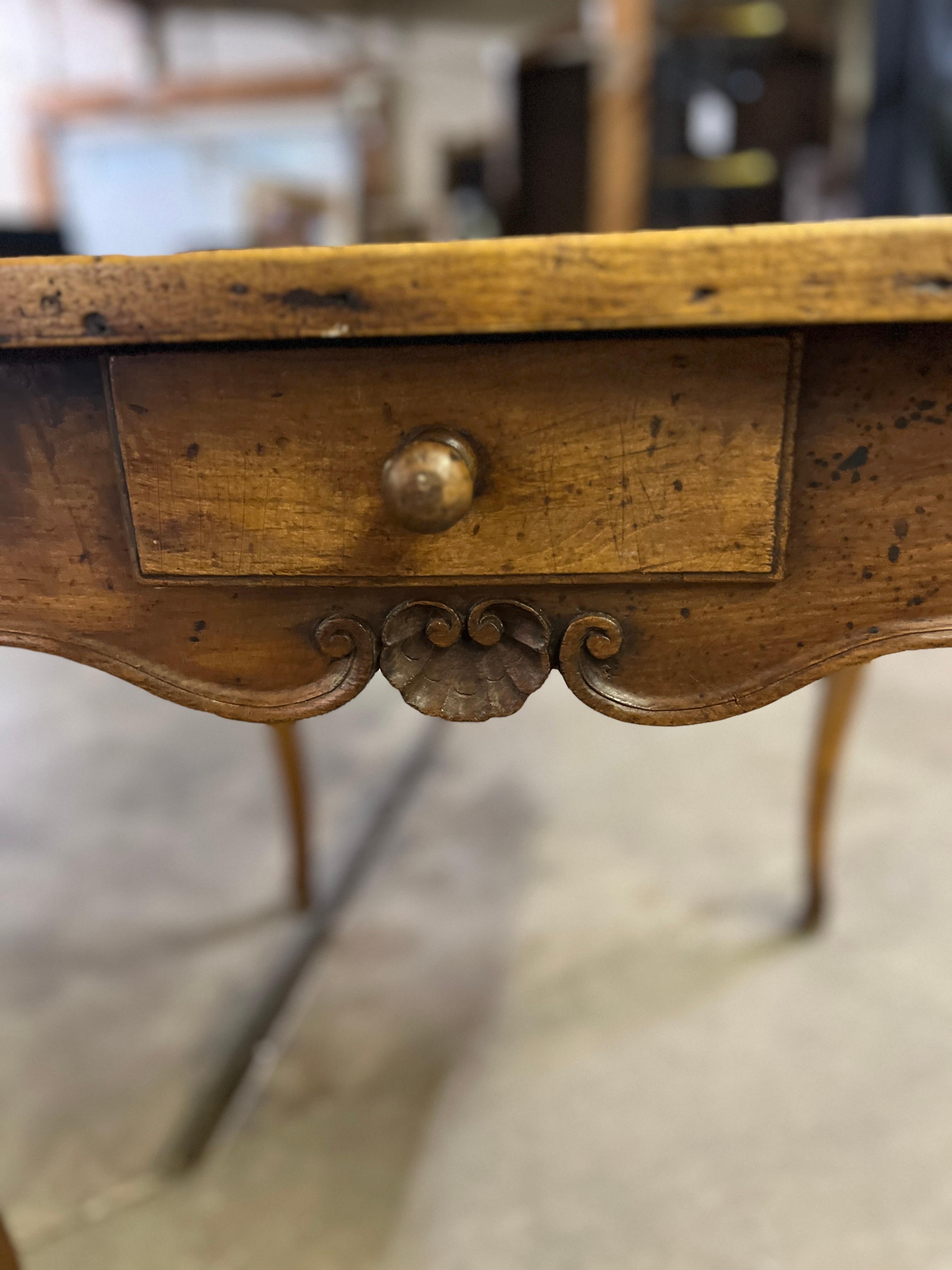 18. Jahrhundert Louis XV Stil Epoque Spieltisch mit Lederplatte (Französisch) im Angebot