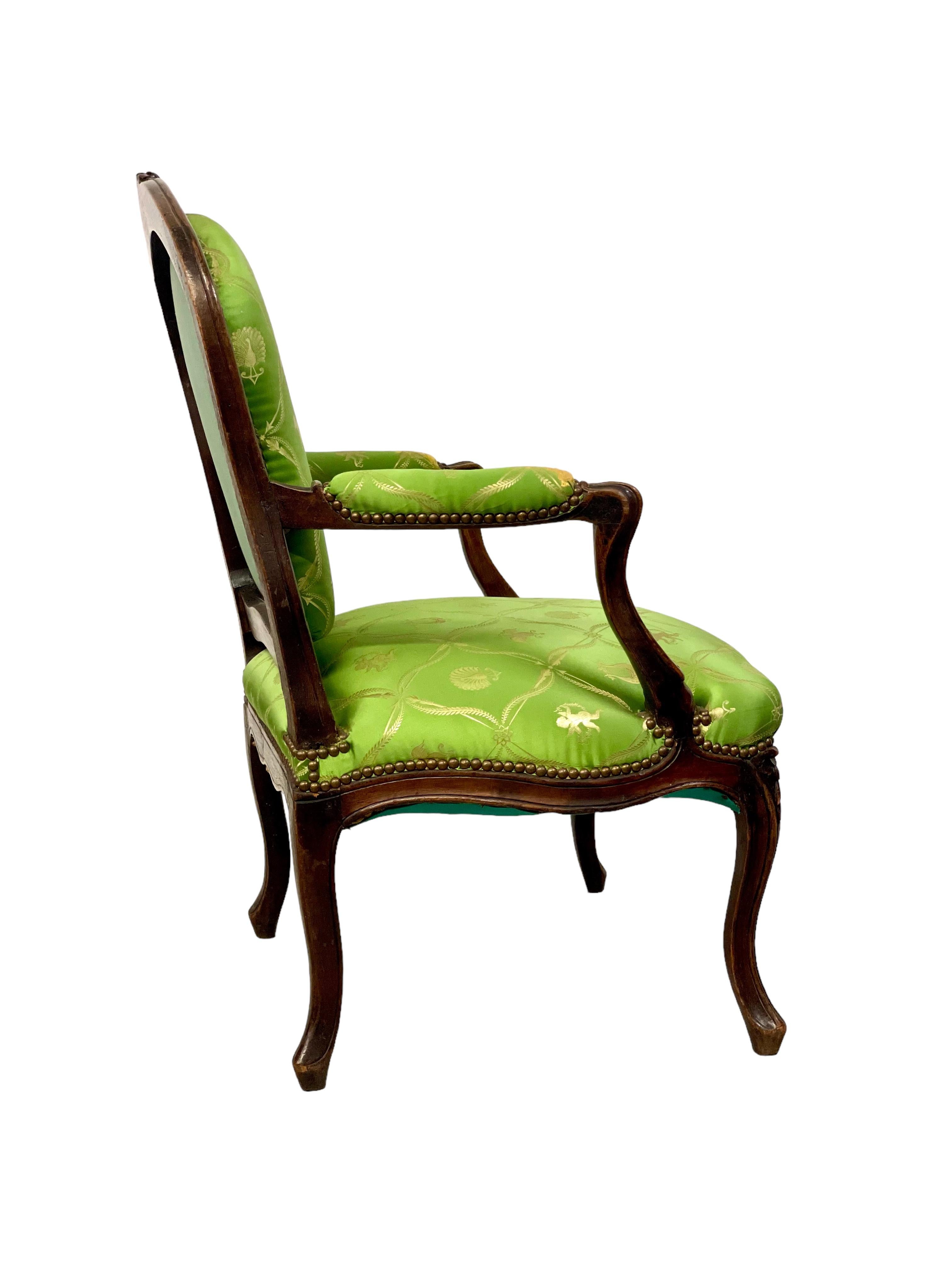 Louis XV-Stil Fauteuil à La Reine aus dem 18. Jahrhundert im Angebot 9