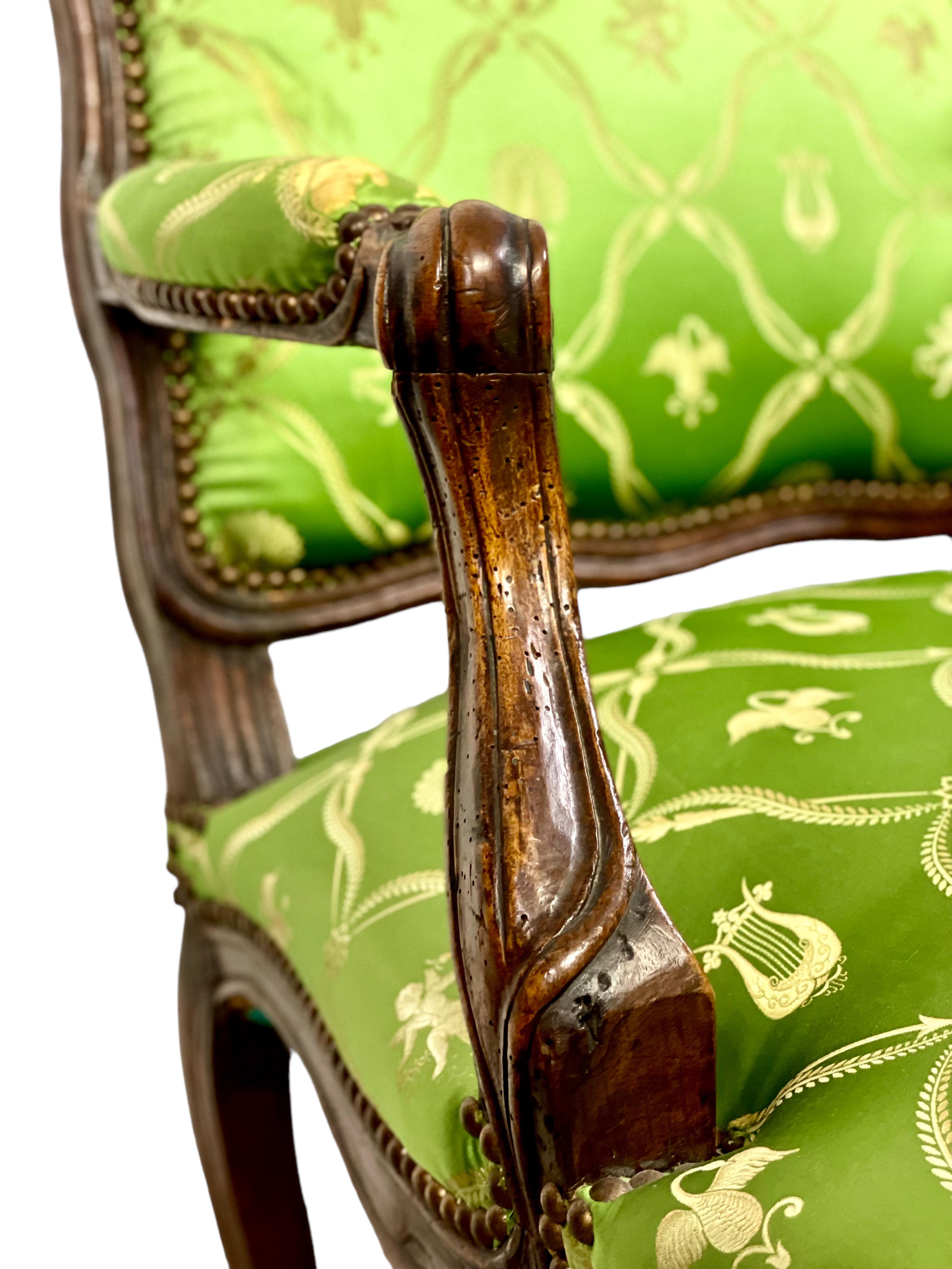 Fauteuil à La Reine Siglo XVIII Época Luis XV en Bueno estado para la venta en LA CIOTAT, FR