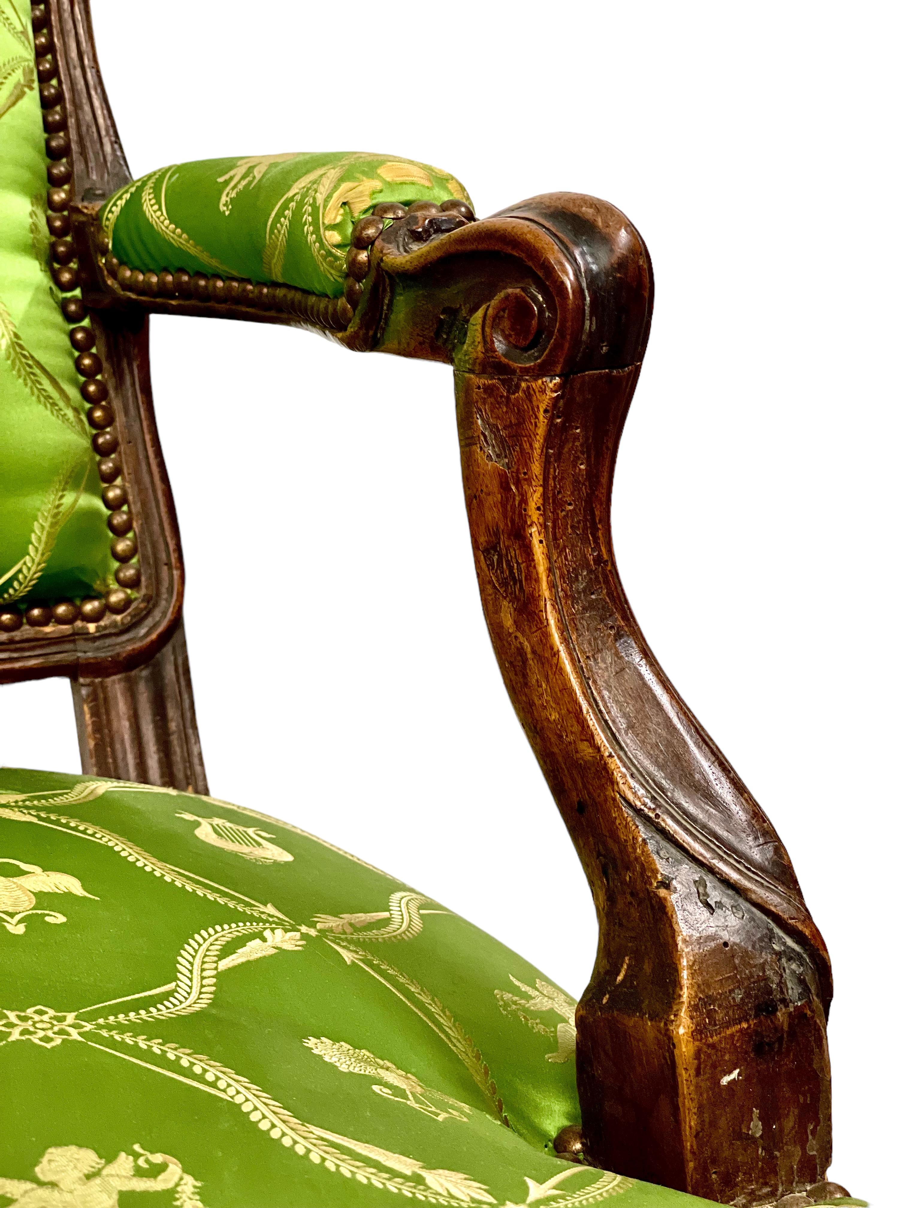 18. Jahrhundert Louis XV Epoque Fauteuil à La Reine im Angebot 2