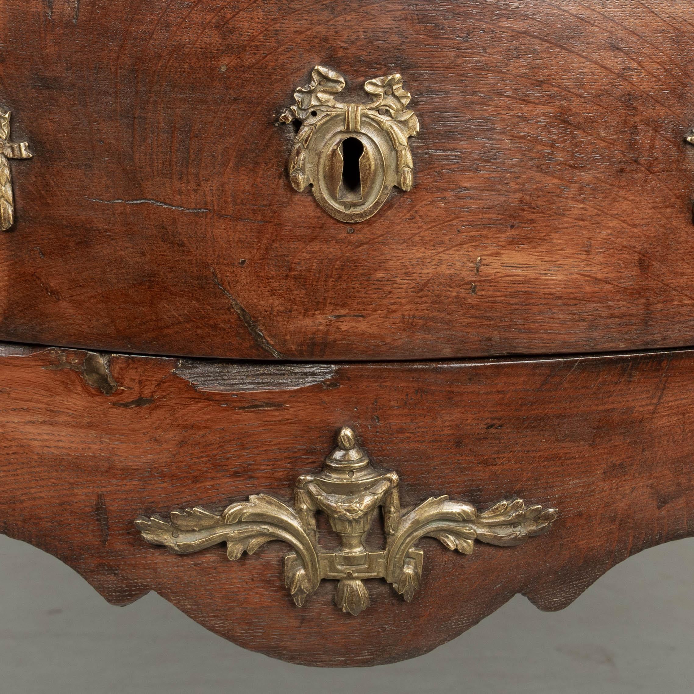 Tavolo consolle francese del XVIII secolo in stile Luigi XV in vendita 2