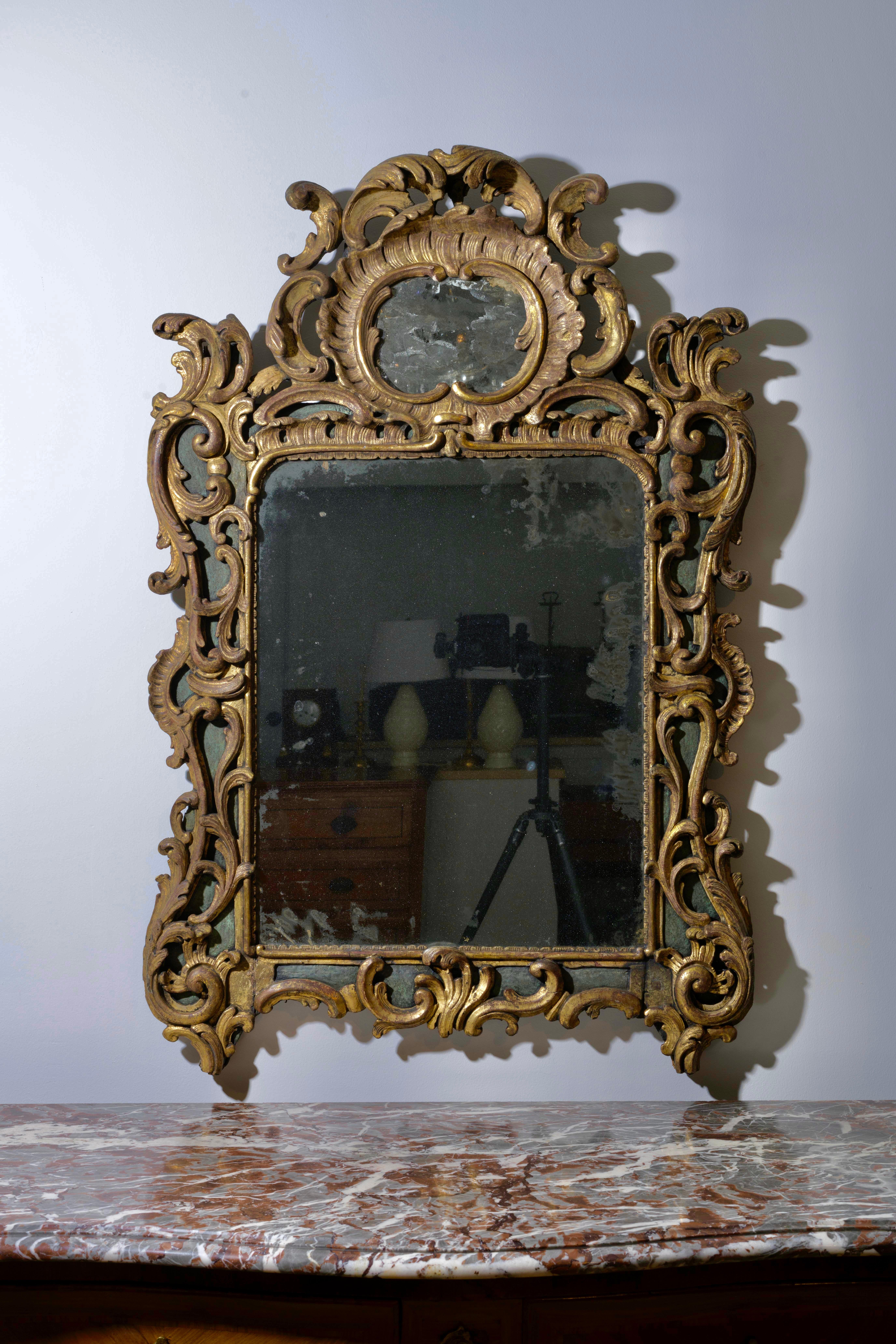 Doré Miroir italien doré du 18ème siècle, verre d'origine, CA. 1740