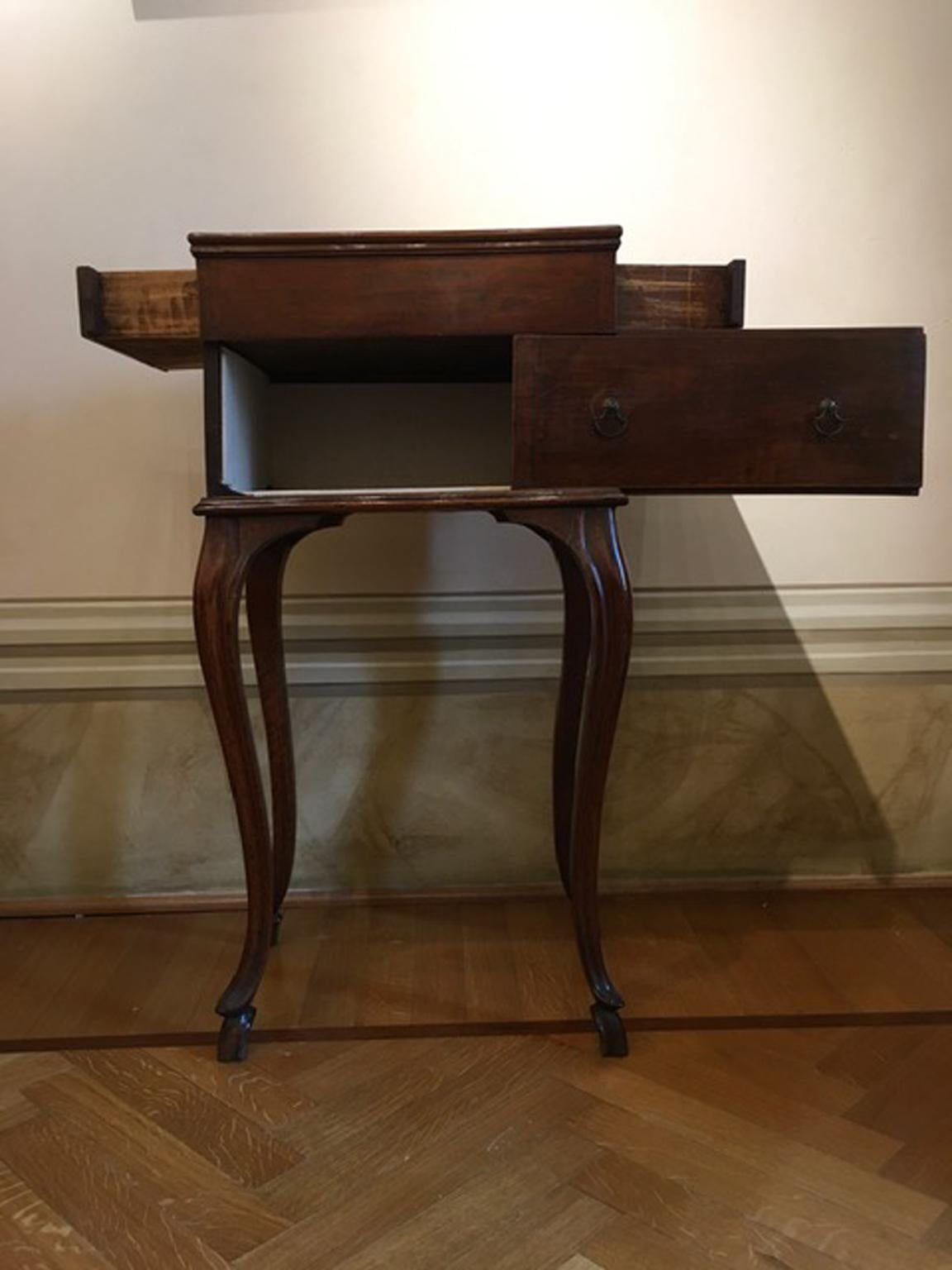 Italy 18th Century Louis XV Walnut Side Table Gueridon with Drawings In Good Condition For Sale In Brescia, IT