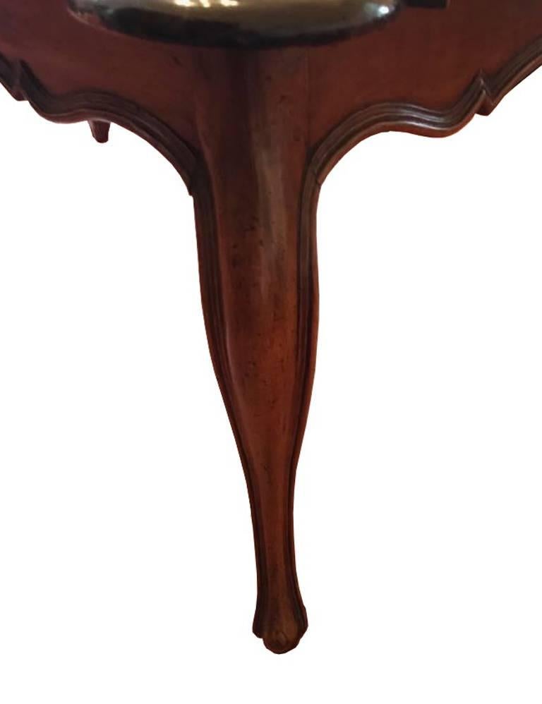 Italy 18th Century  Baroque Walnut Organic Shape Table Desk In Good Condition For Sale In Brescia, IT