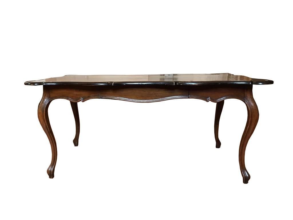 Italy 18th Century  Baroque Walnut Organic Shape Table Desk For Sale 1