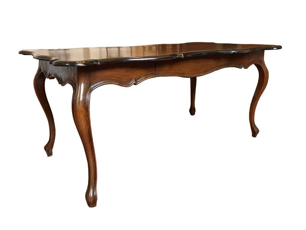 Italy 18th Century  Baroque Walnut Organic Shape Table Desk For Sale 2