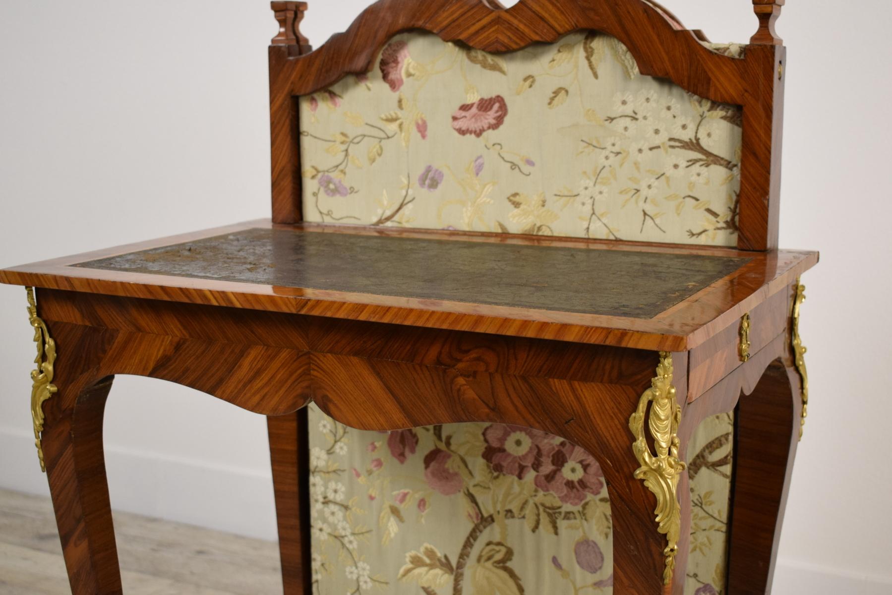 18th Century Louis XV Wood French Writing Table For Sale 12