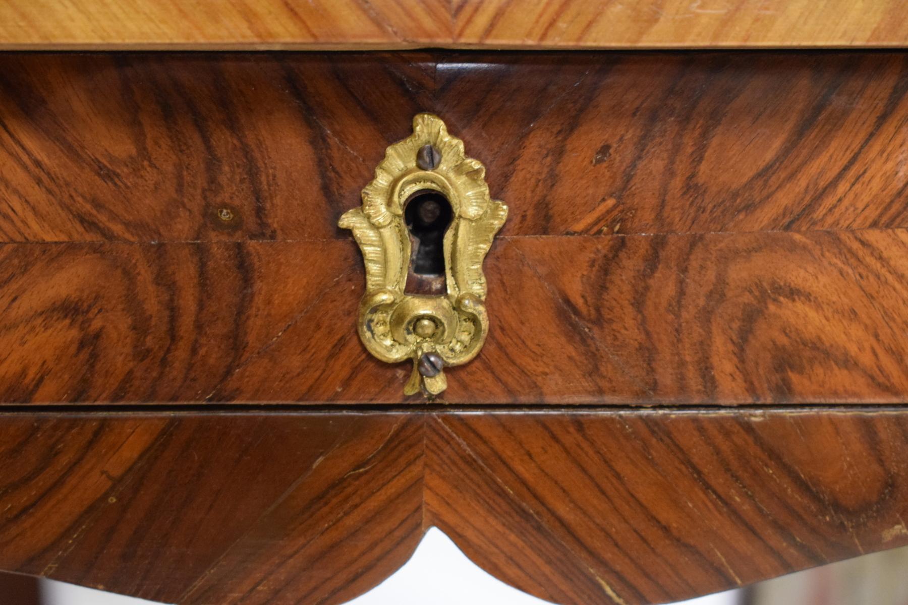 18th Century Louis XV Wood French Writing Table For Sale 15