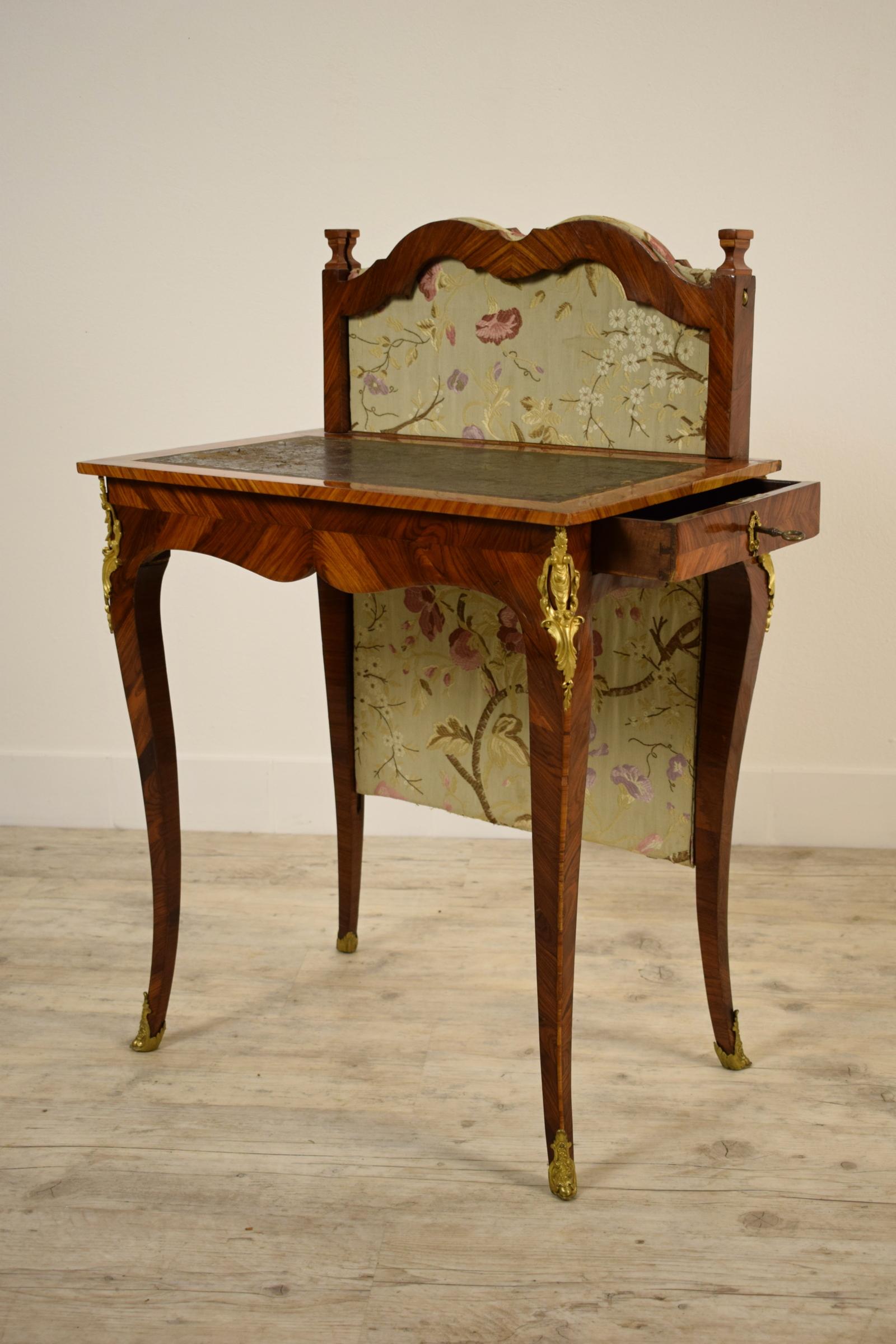 18th Century Louis XV Wood French Writing Table For Sale 4