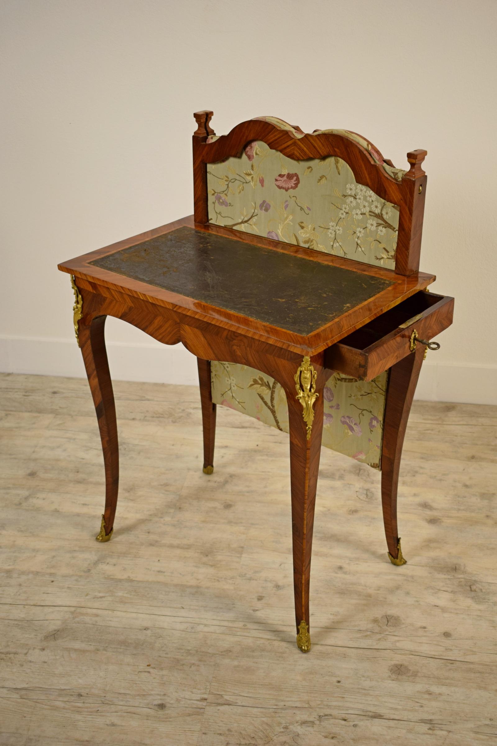 18th Century Louis XV Wood French Writing Table For Sale 5