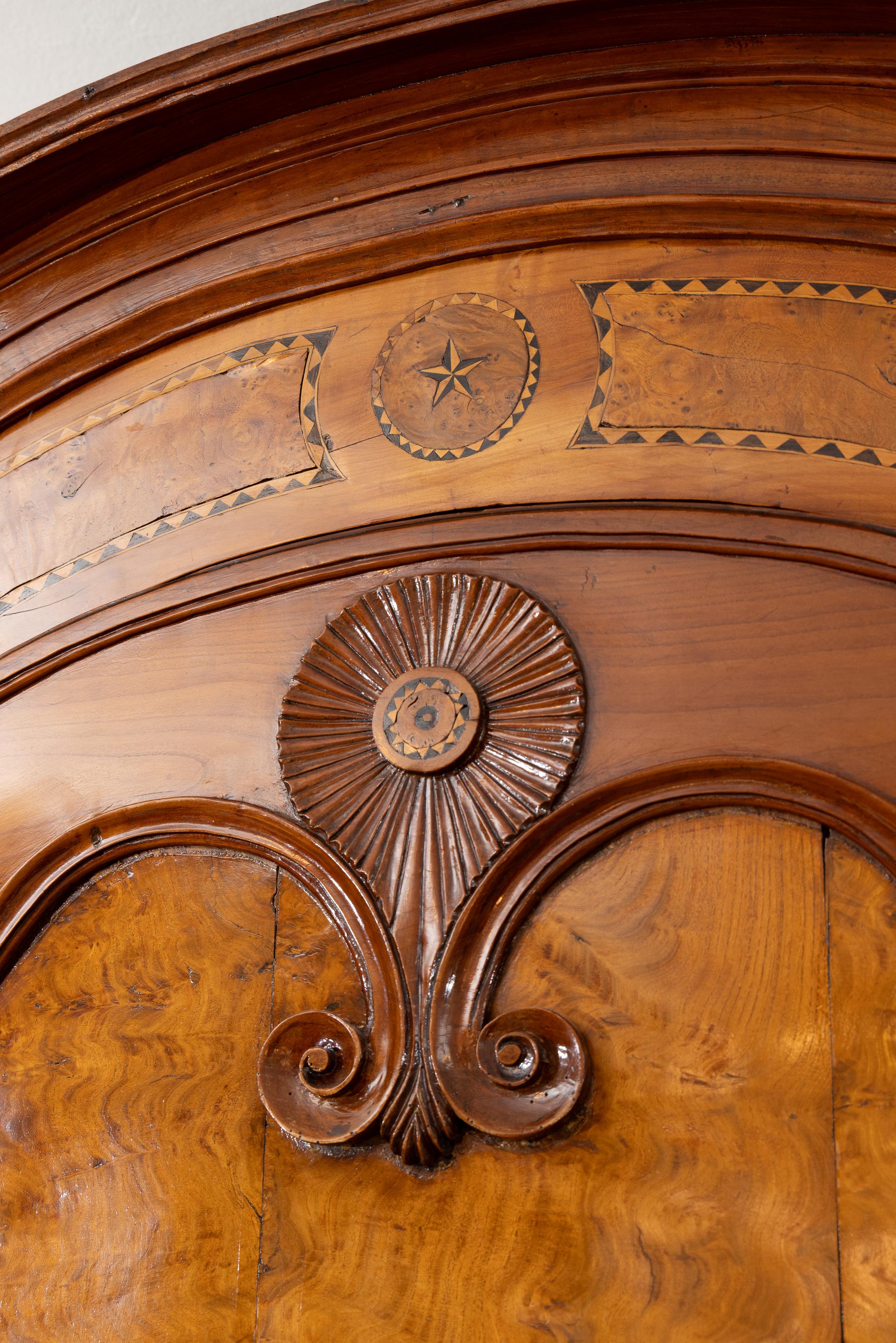 Fine XVIII secolo Armoire in noce Luigi XV del XVIII secolo in vendita