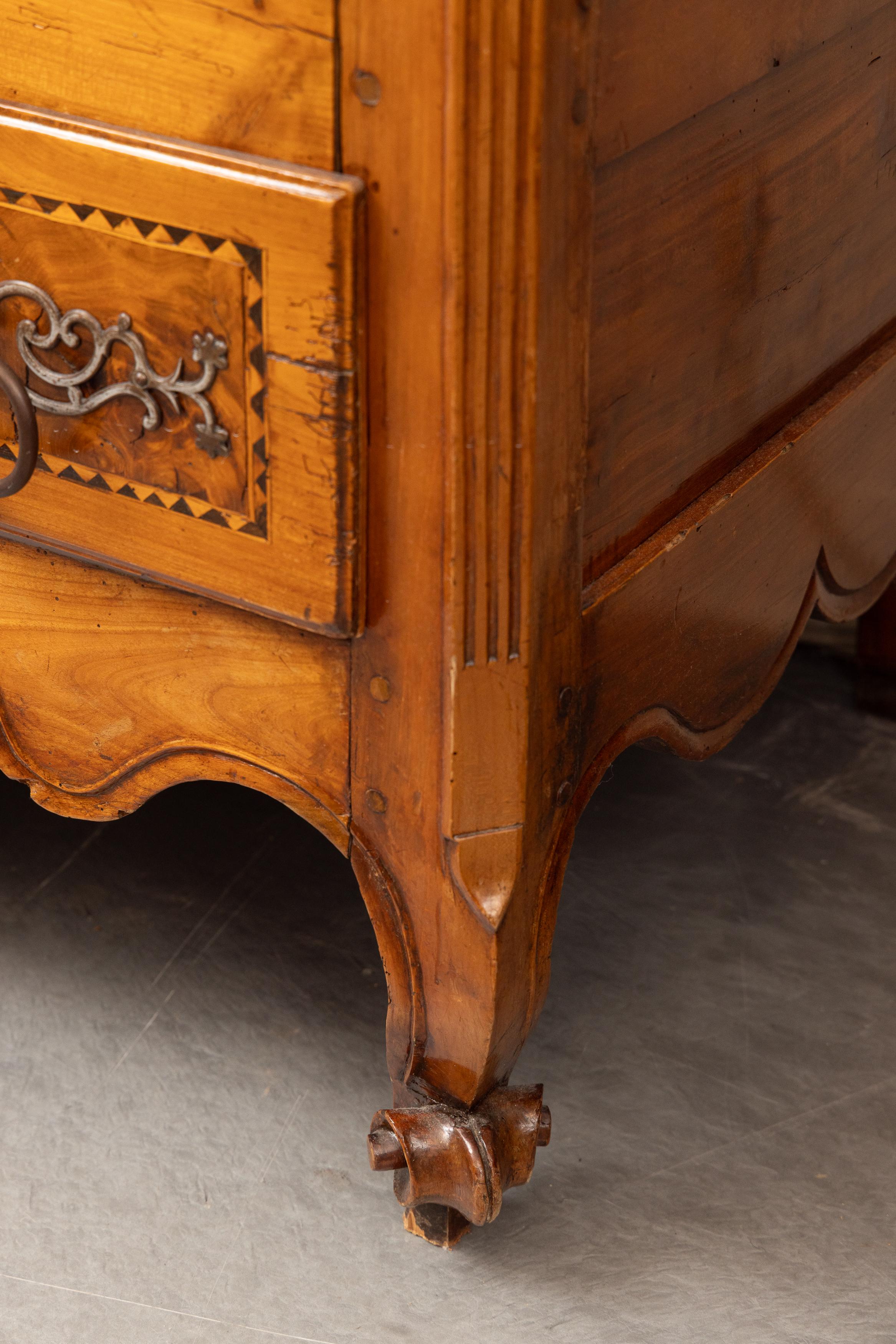 Noce Armoire in noce Luigi XV del XVIII secolo in vendita