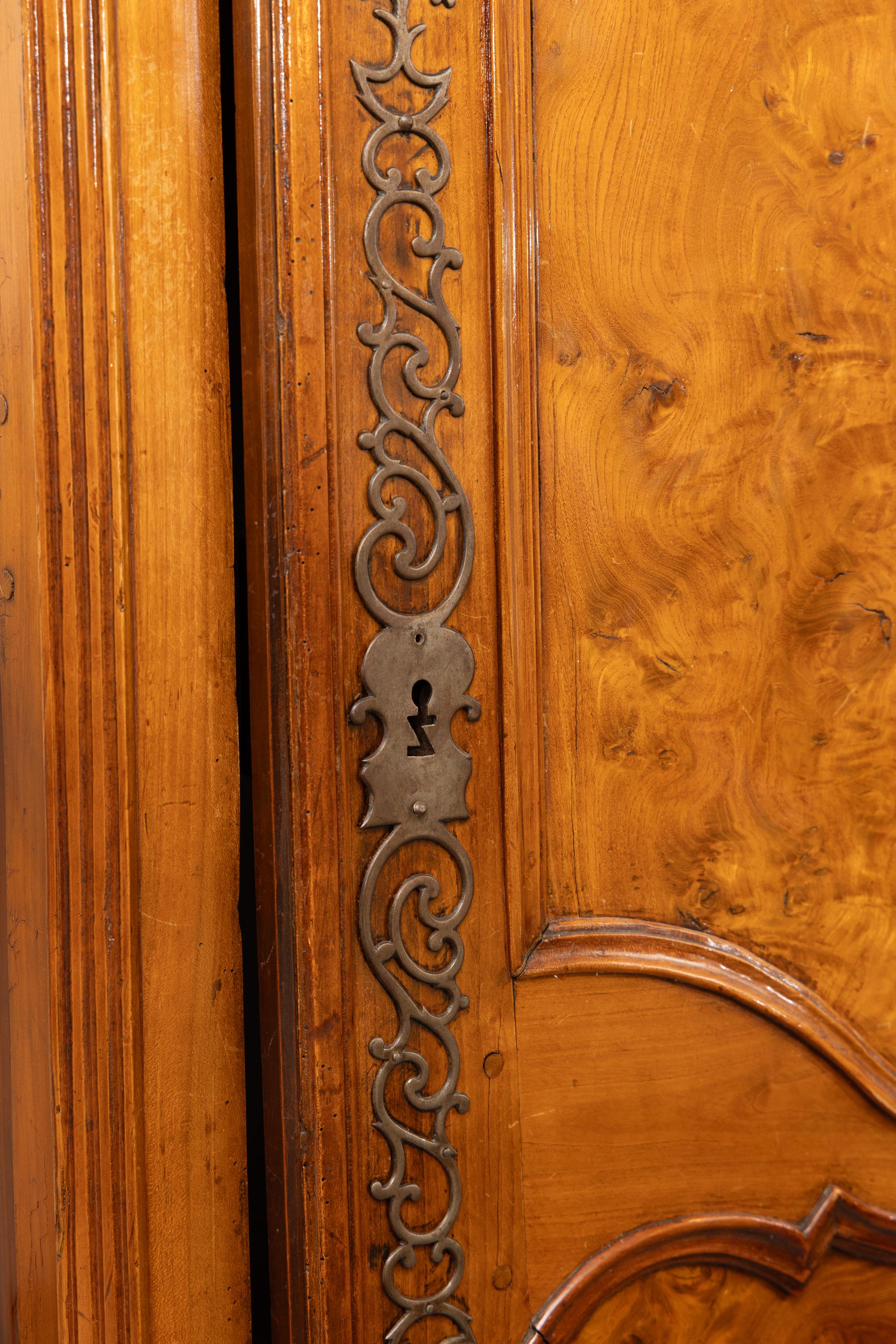 Armoire in noce Luigi XV del XVIII secolo in vendita 1