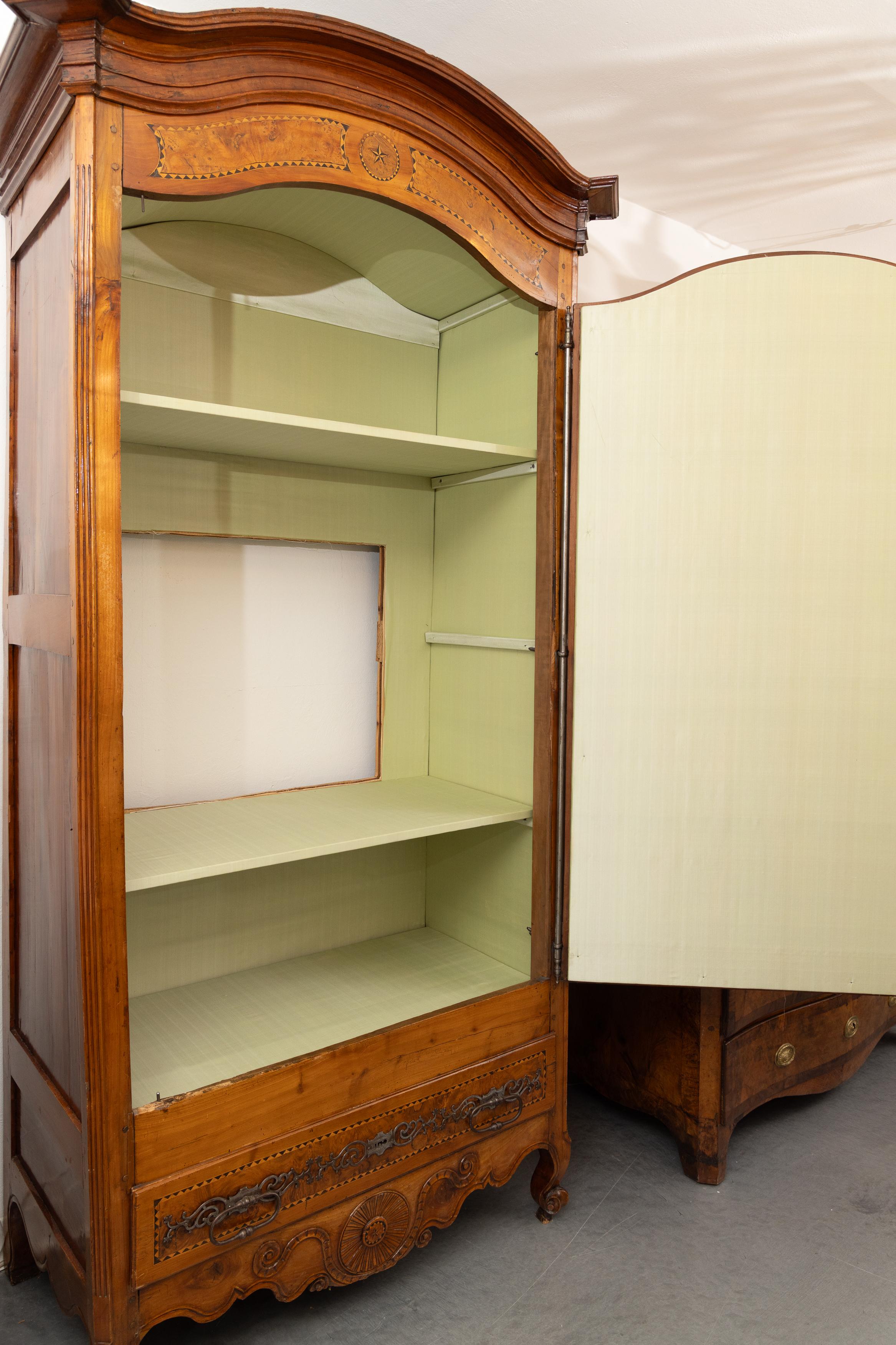 Armoire in noce Luigi XV del XVIII secolo in vendita 2
