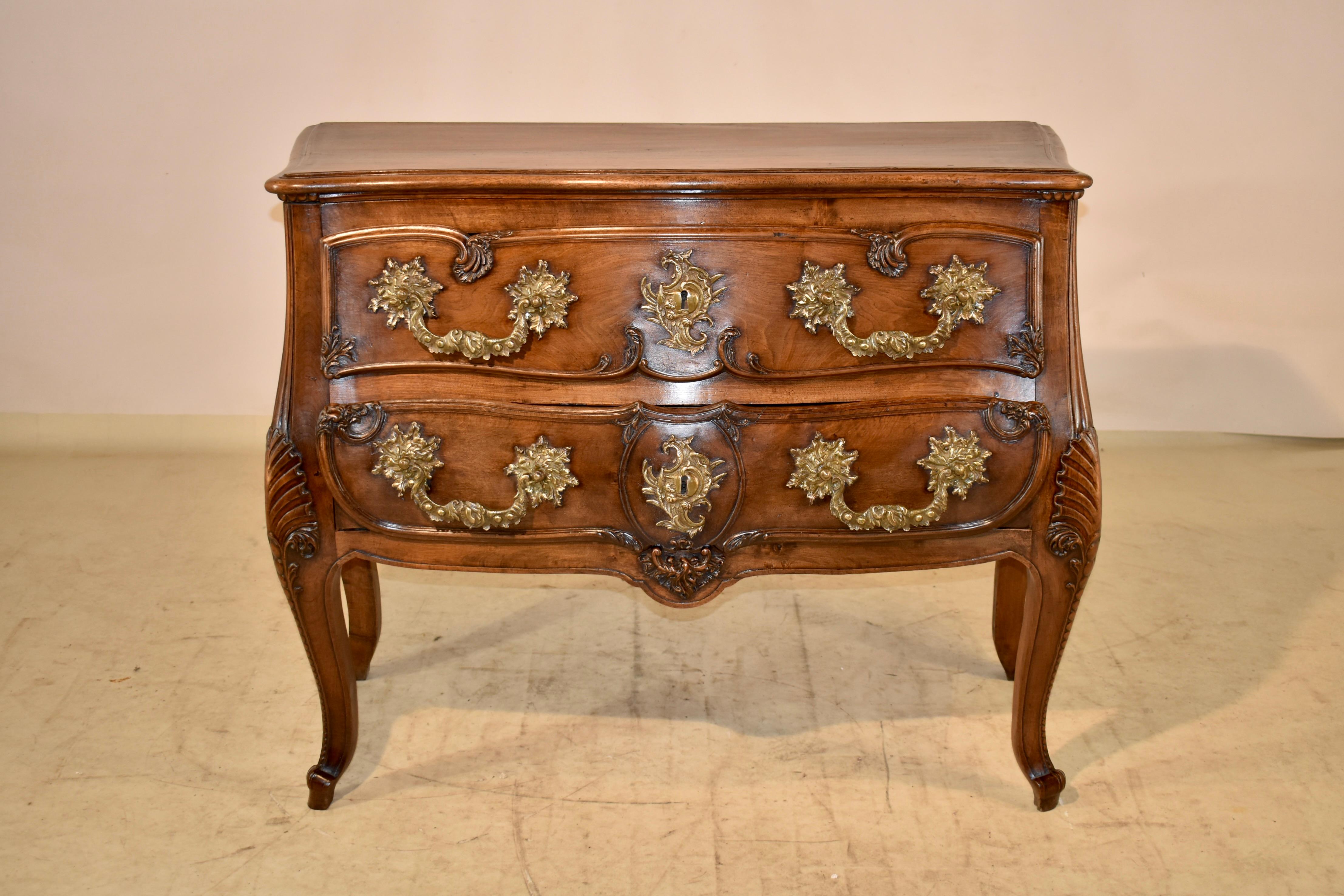 18th Century Louis XV Walnut Commode For Sale 5