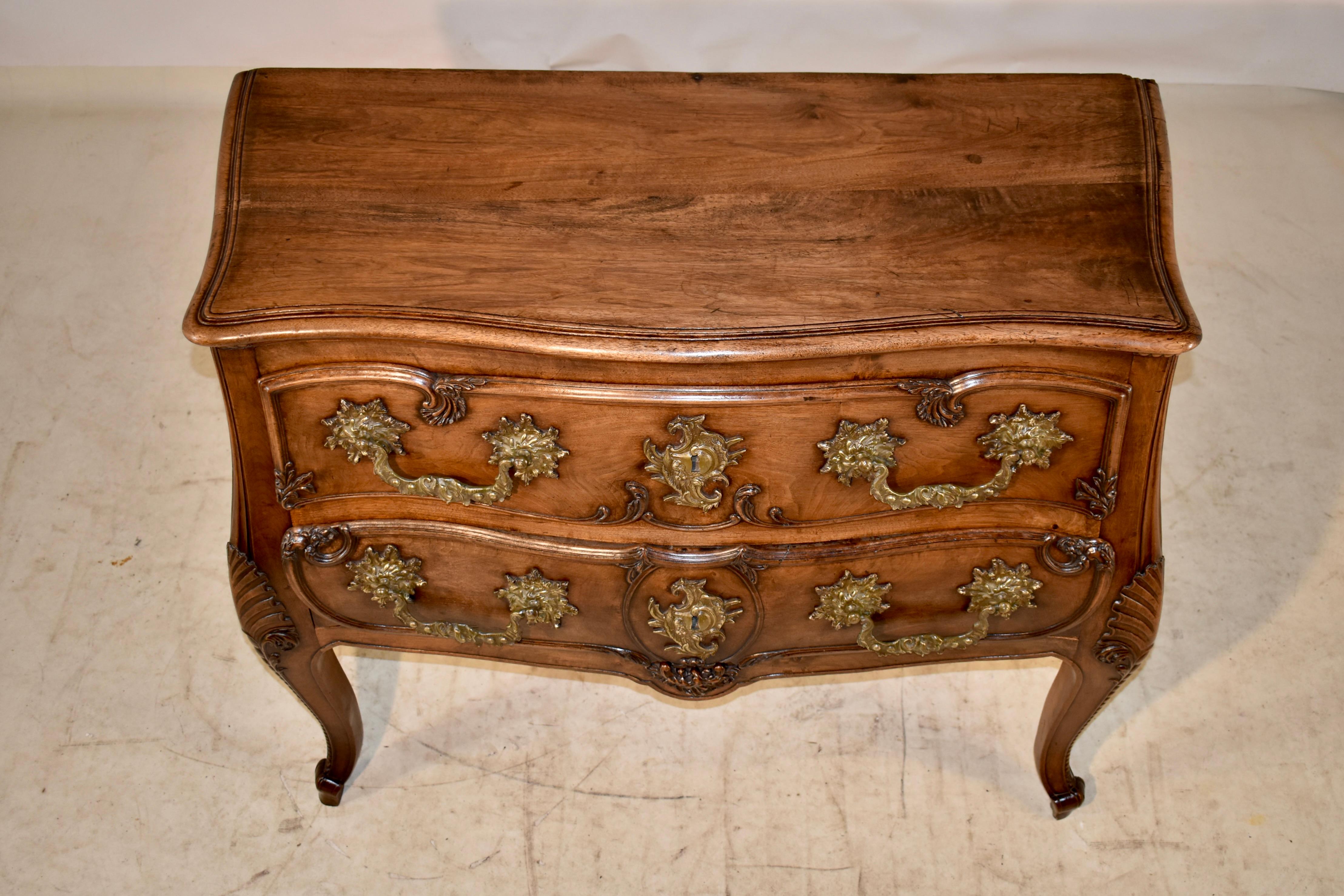 18th Century Louis XV Walnut Commode For Sale 6