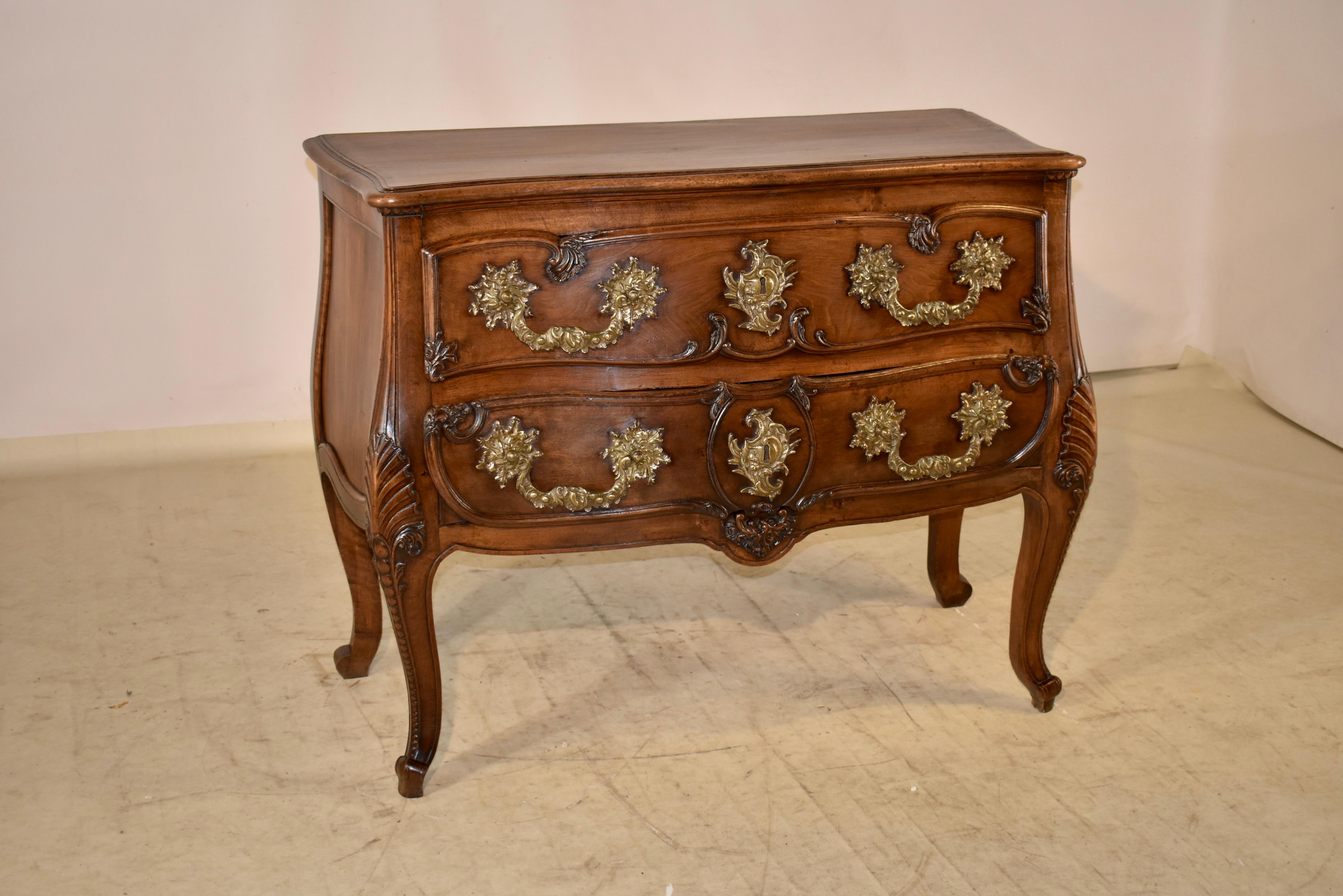 18th Century Louis XV Walnut Commode In Good Condition For Sale In High Point, NC
