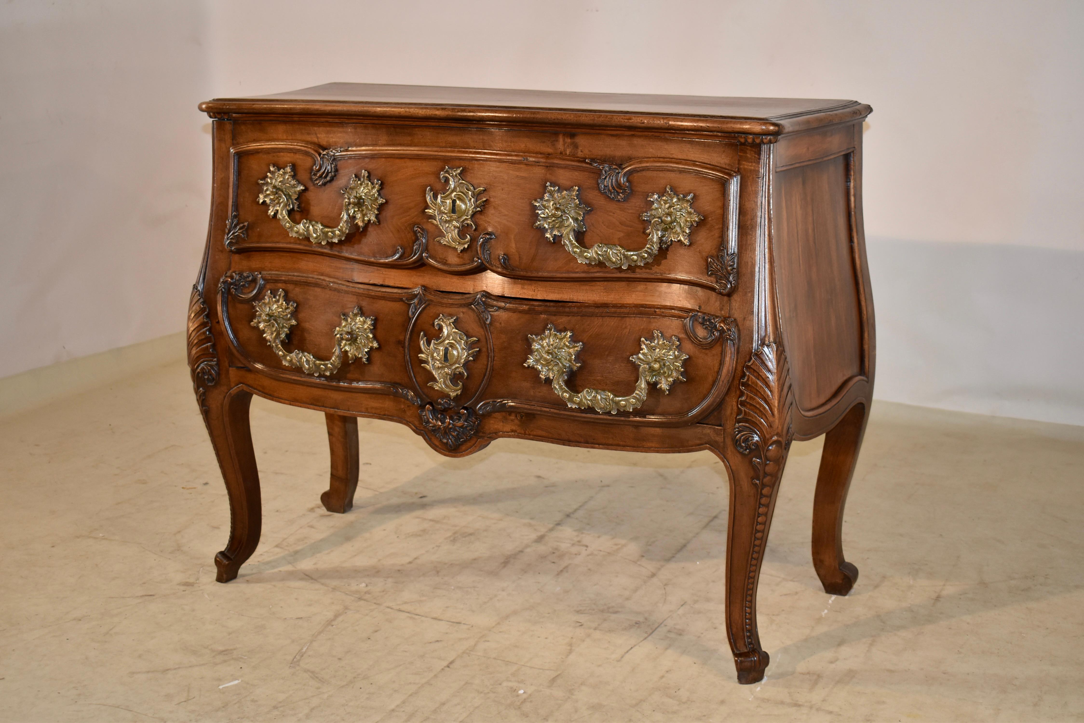 18th Century Louis XV Walnut Commode For Sale 3