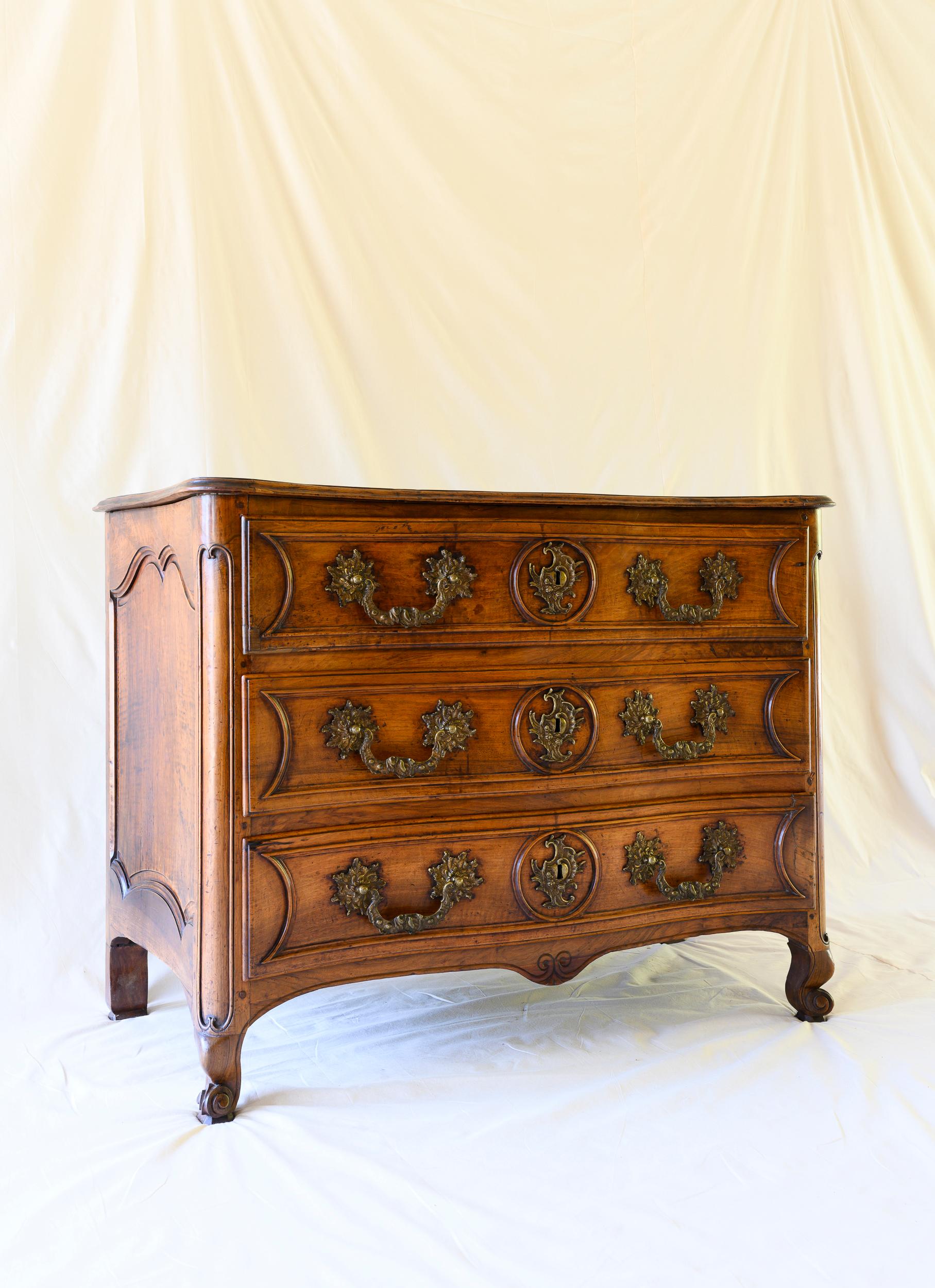 French 18th Century Louis XV Walnut Dresser For Sale