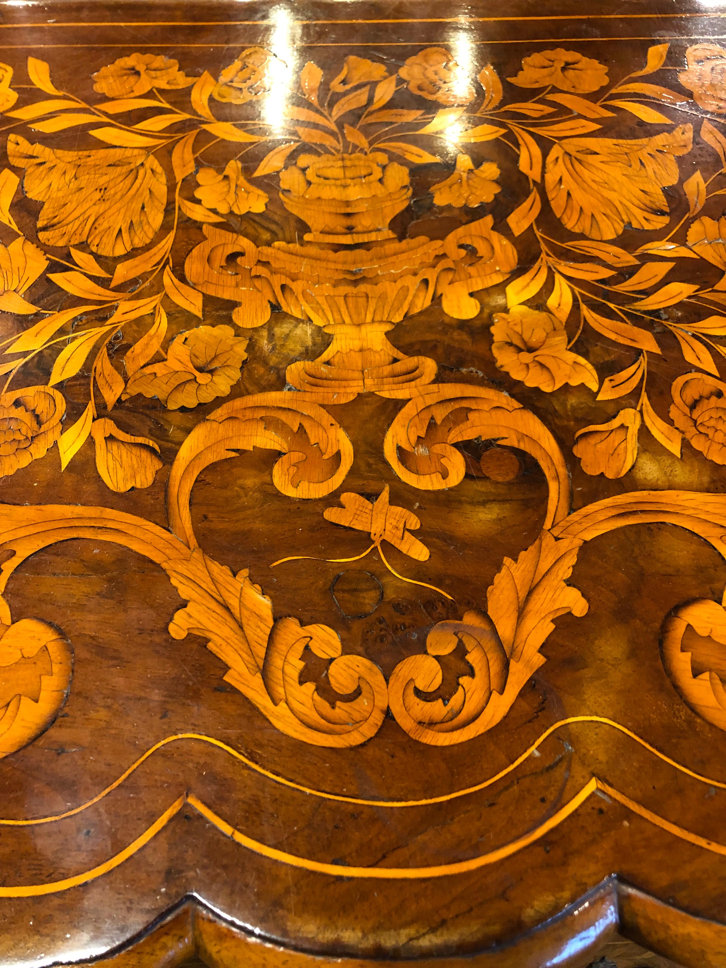 18th Century Louis XV Walnut Inlaid  Ducth Chest of Drawers, 1770s In Fair Condition In Roma, RM