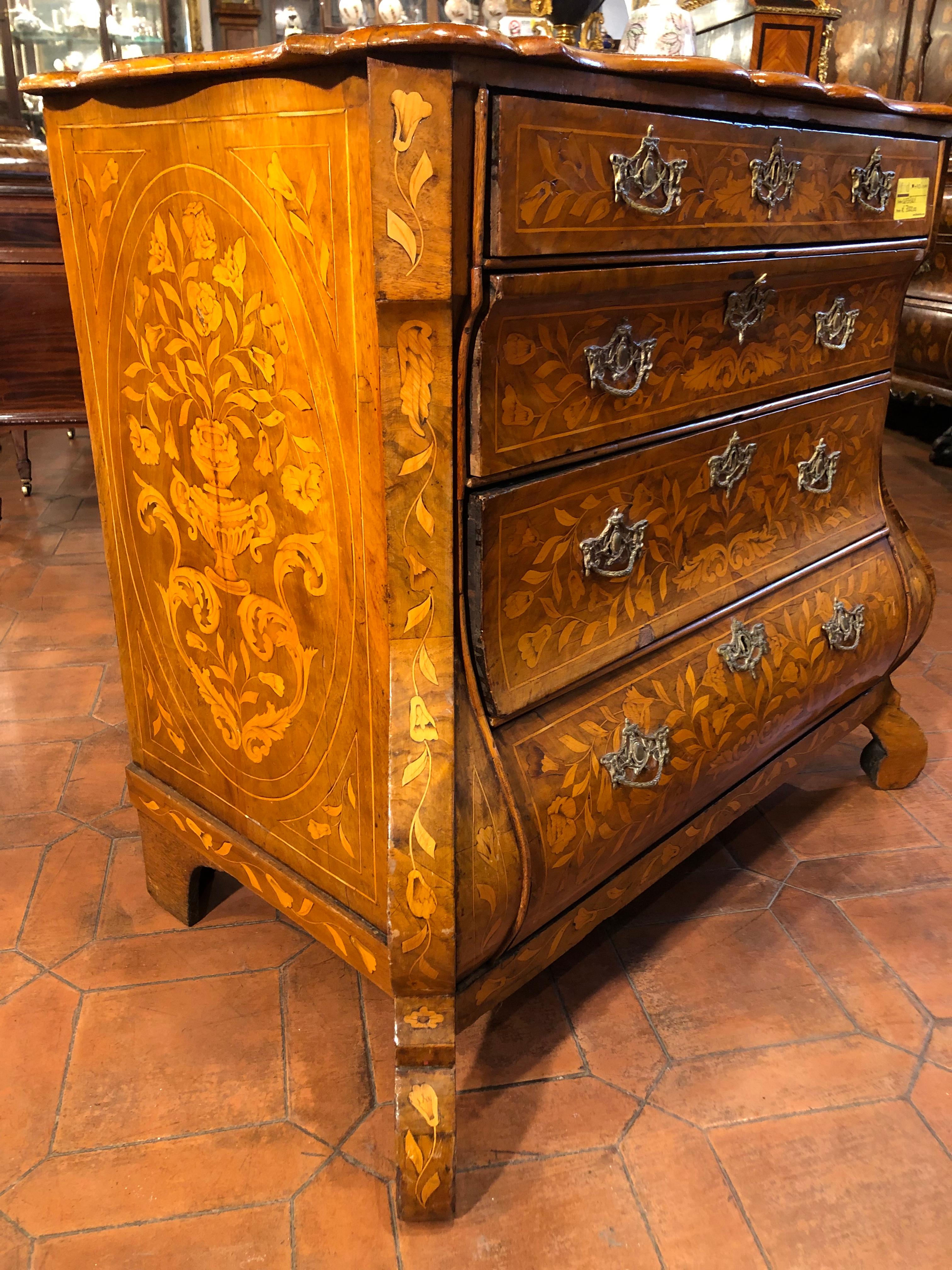 18th Century Louis XV Walnut Inlaid  Ducth Chest of Drawers, 1770s (Buchsbaumholz)