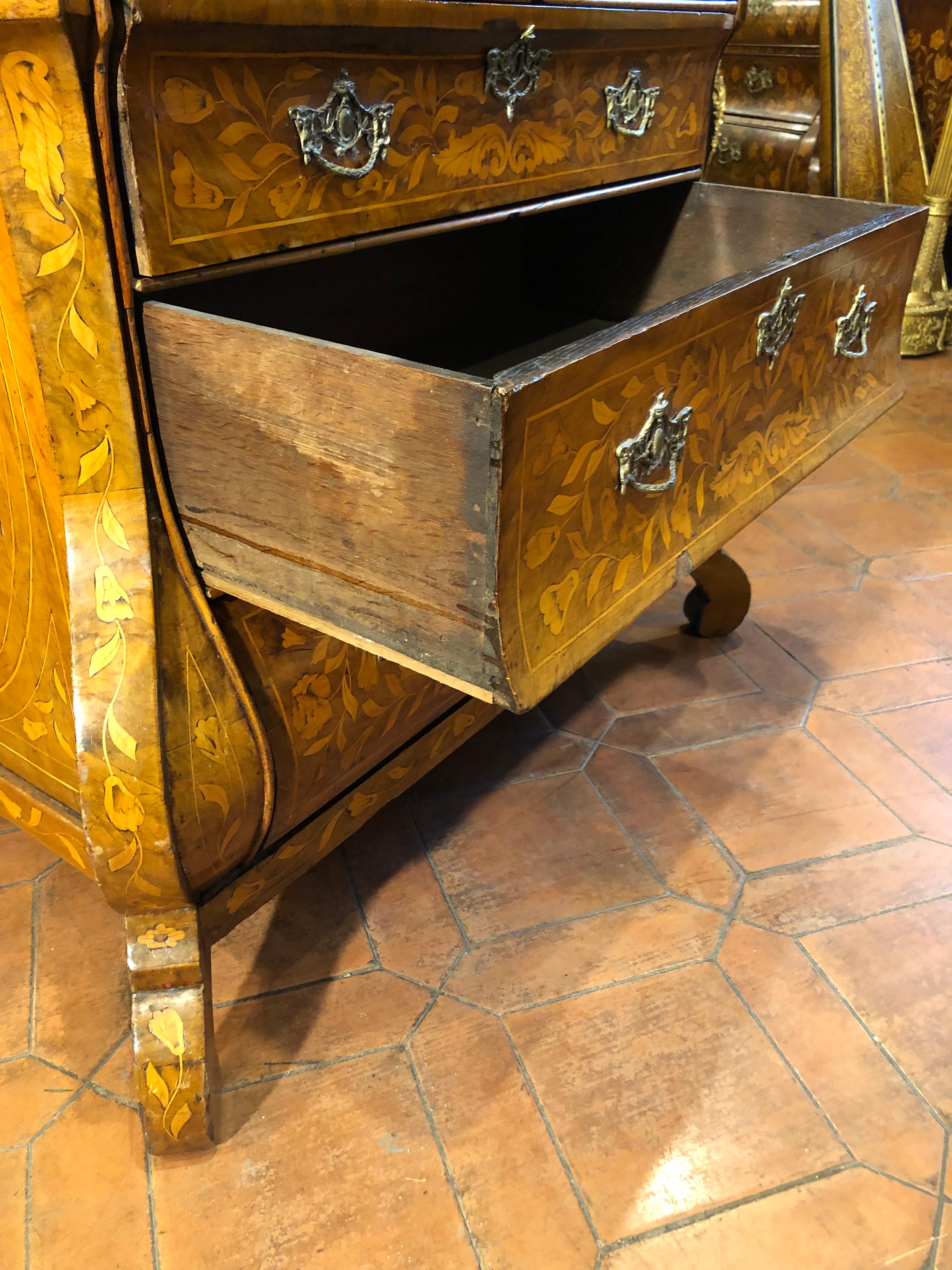 18th Century Louis XV Walnut Inlaid  Ducth Chest of Drawers, 1770s 1