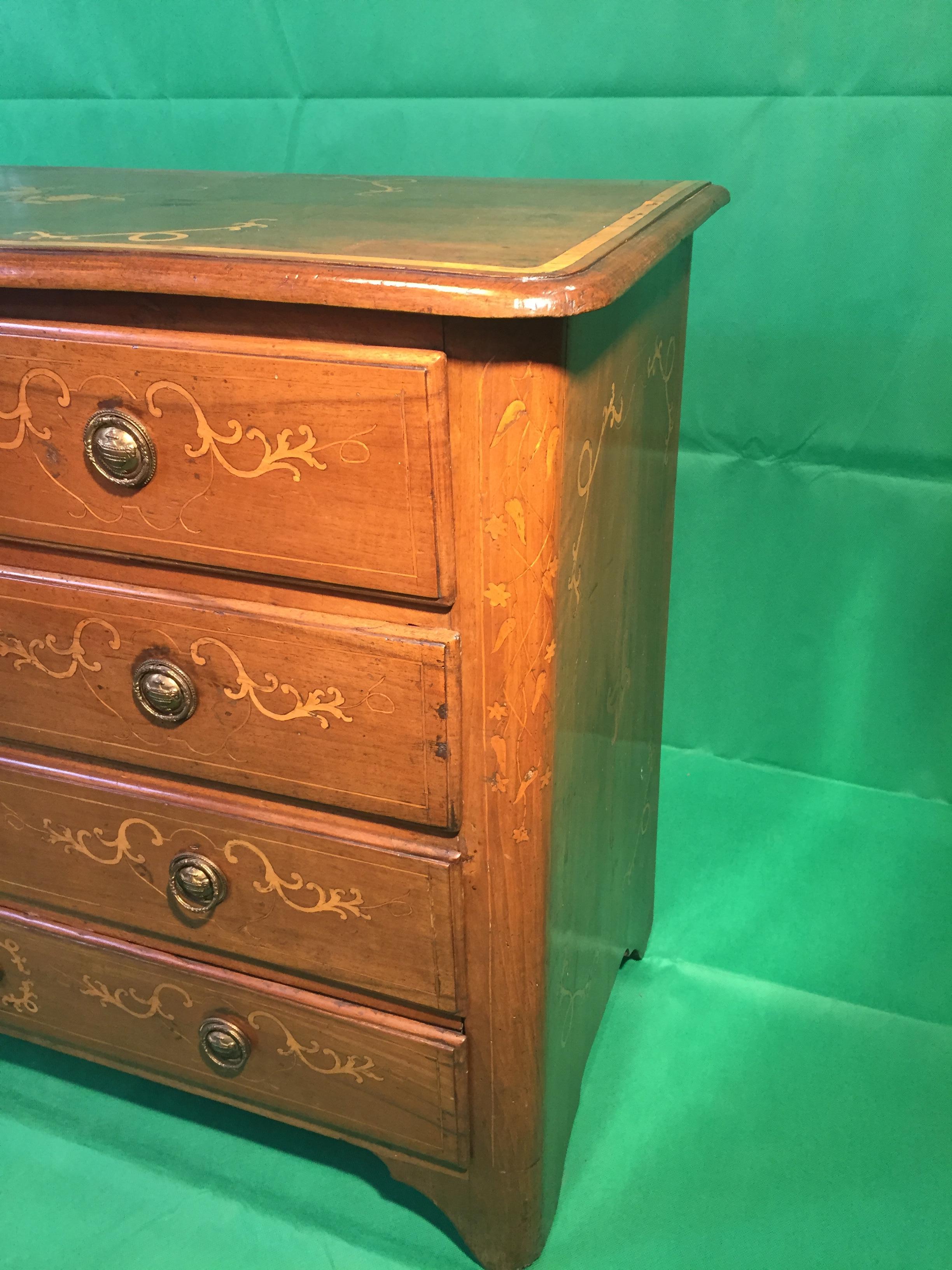 18th Century Italian Louis XV Inlay Chest of Drawers 1750 In Good Condition In Roma, RM