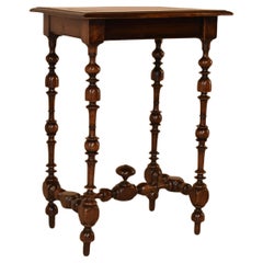 Tavolino in noce Luigi XV del XVIII secolo proveniente dalla Francia