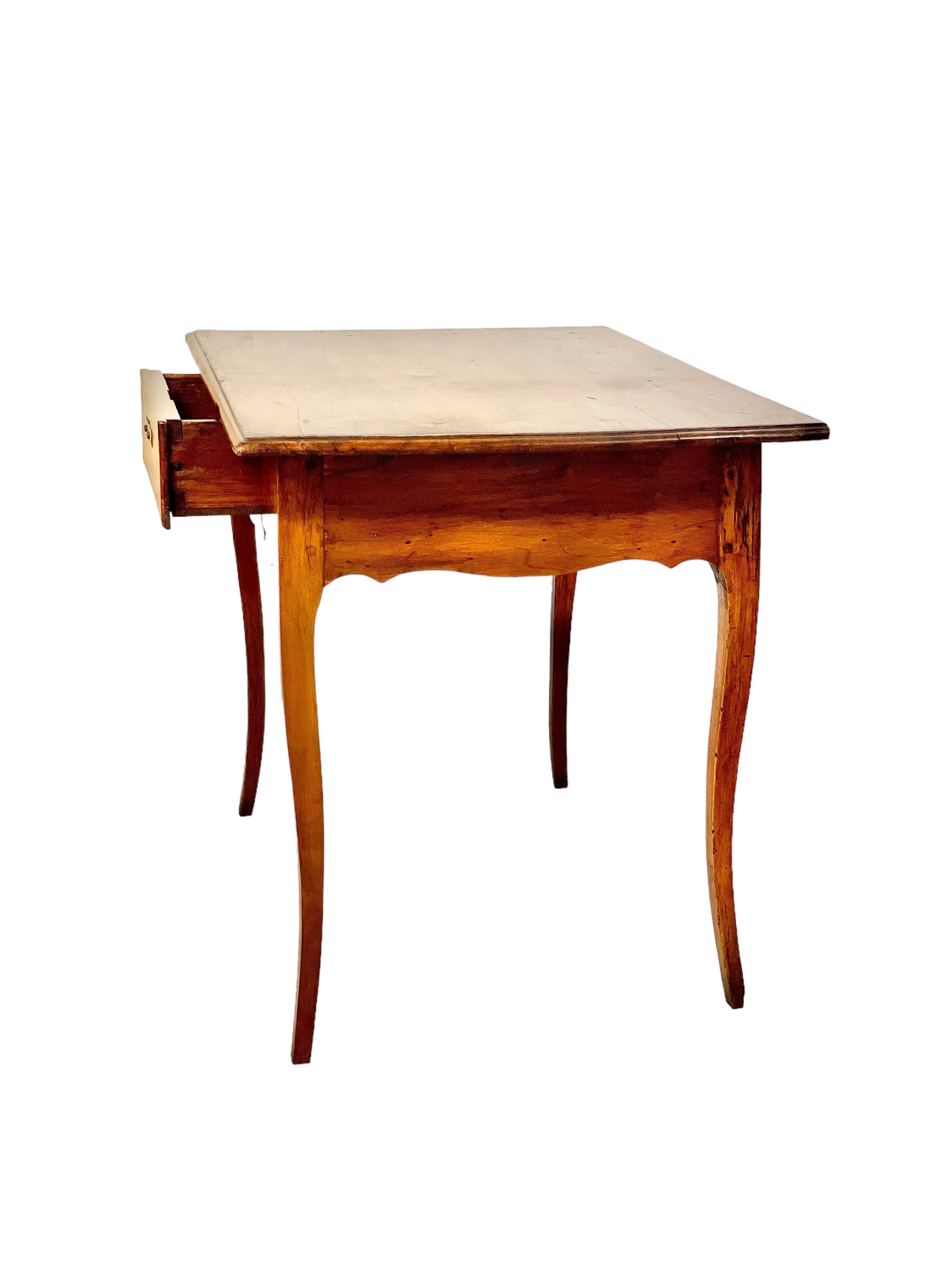 This antique French Louis XV side table, or ladies desk, is a real 18th century gem. Crafted from walnut, and opening with a single apron drawer, it would make a fabulous end table, or small writing desk. Showing plenty of authentic character from