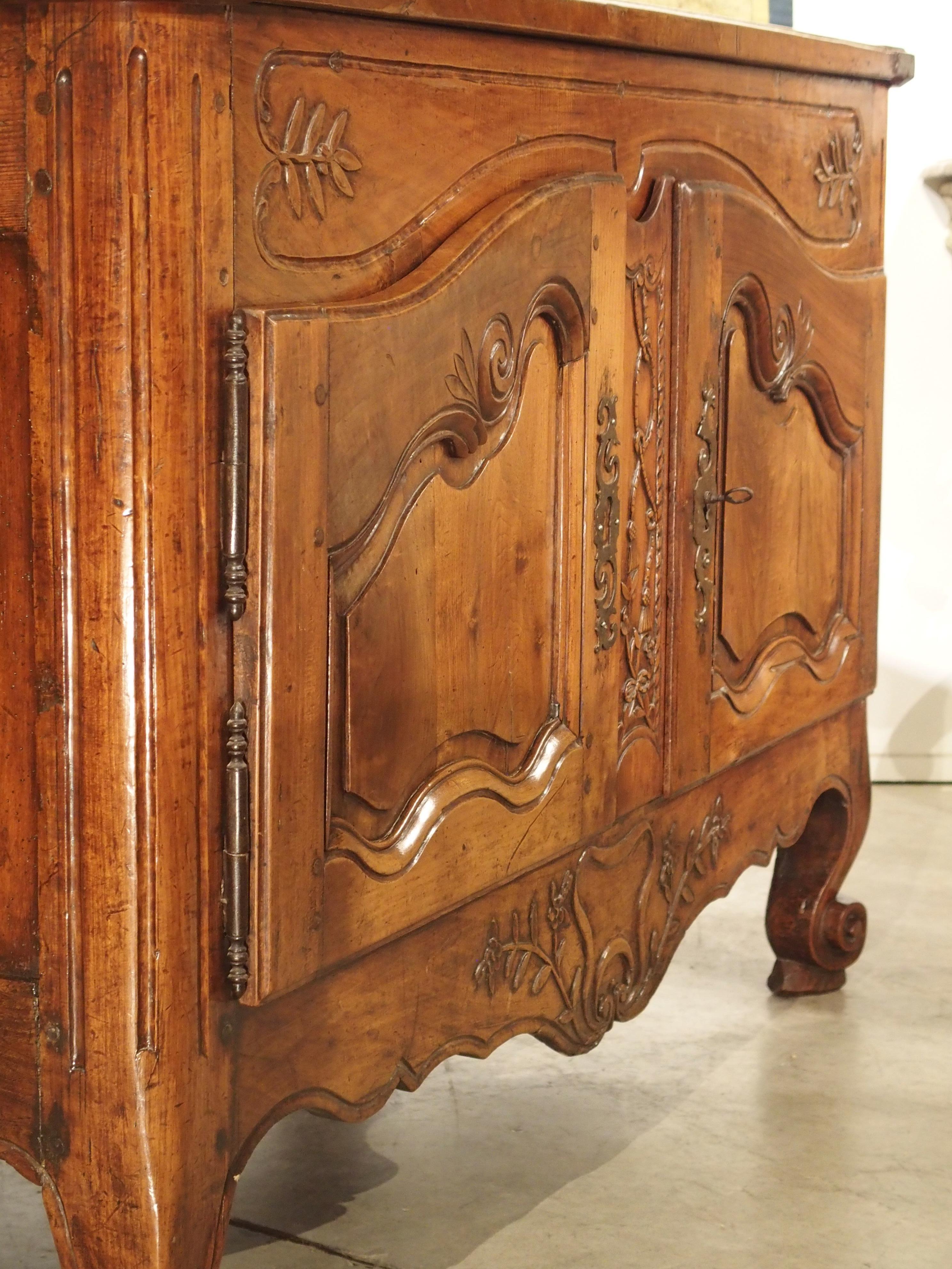 18th Century Louis XV Walnut Wood Buffet from Provence, France 6