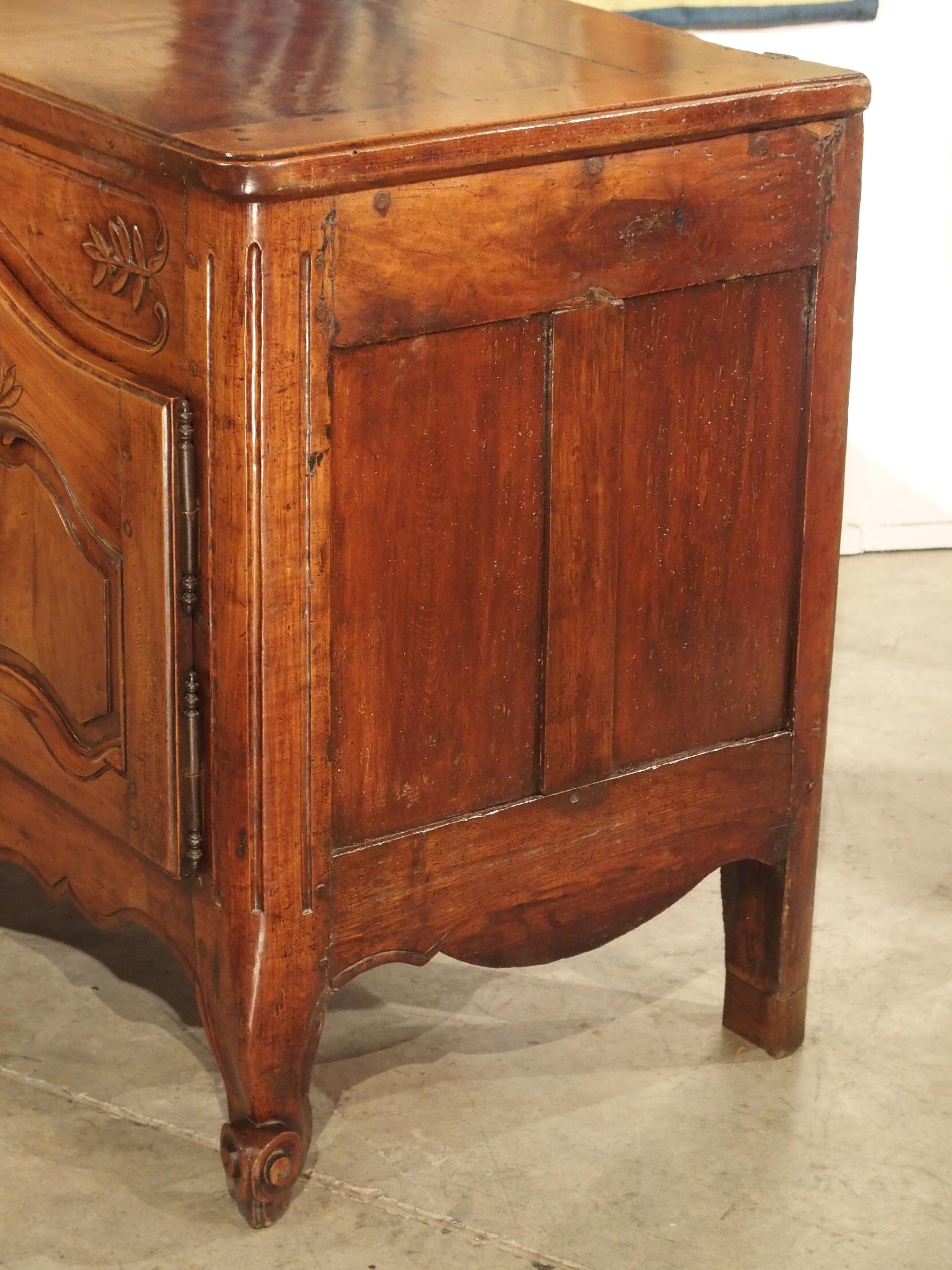 18th Century Louis XV Walnut Wood Buffet from Provence, France 7