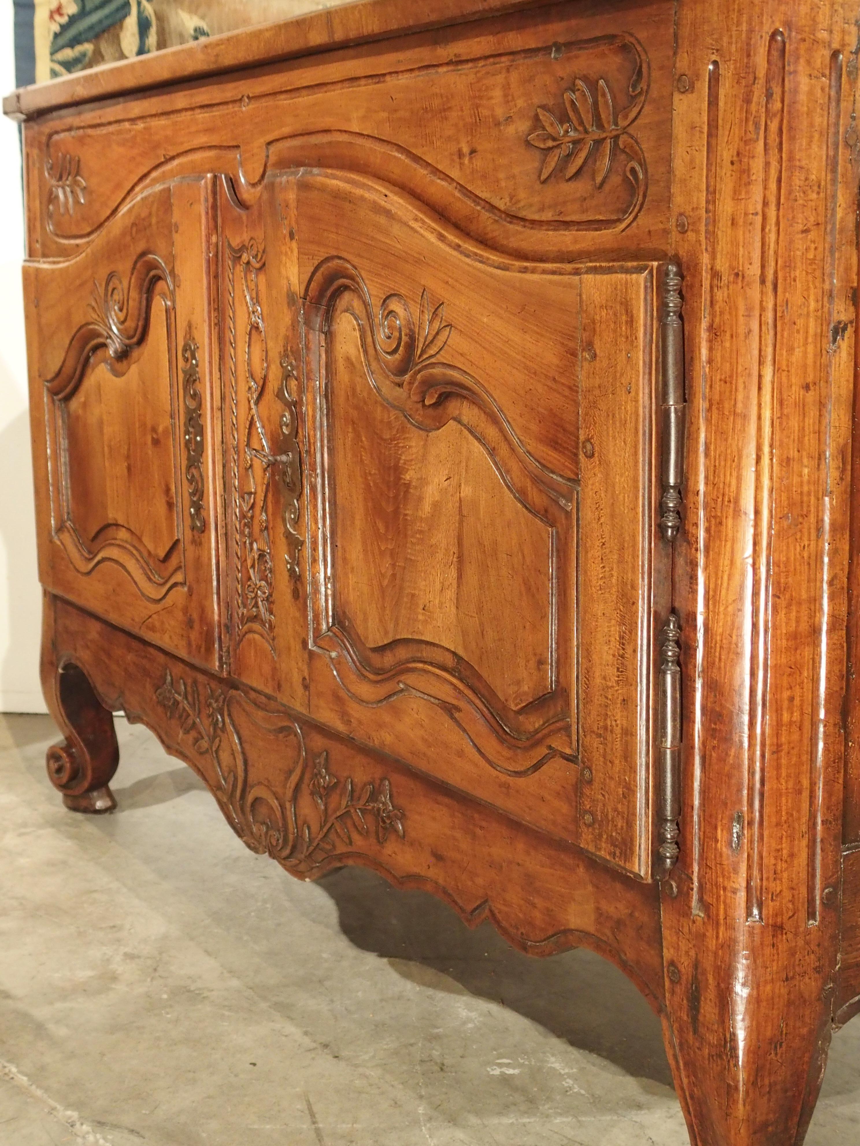 18th Century Louis XV Walnut Wood Buffet from Provence, France 8