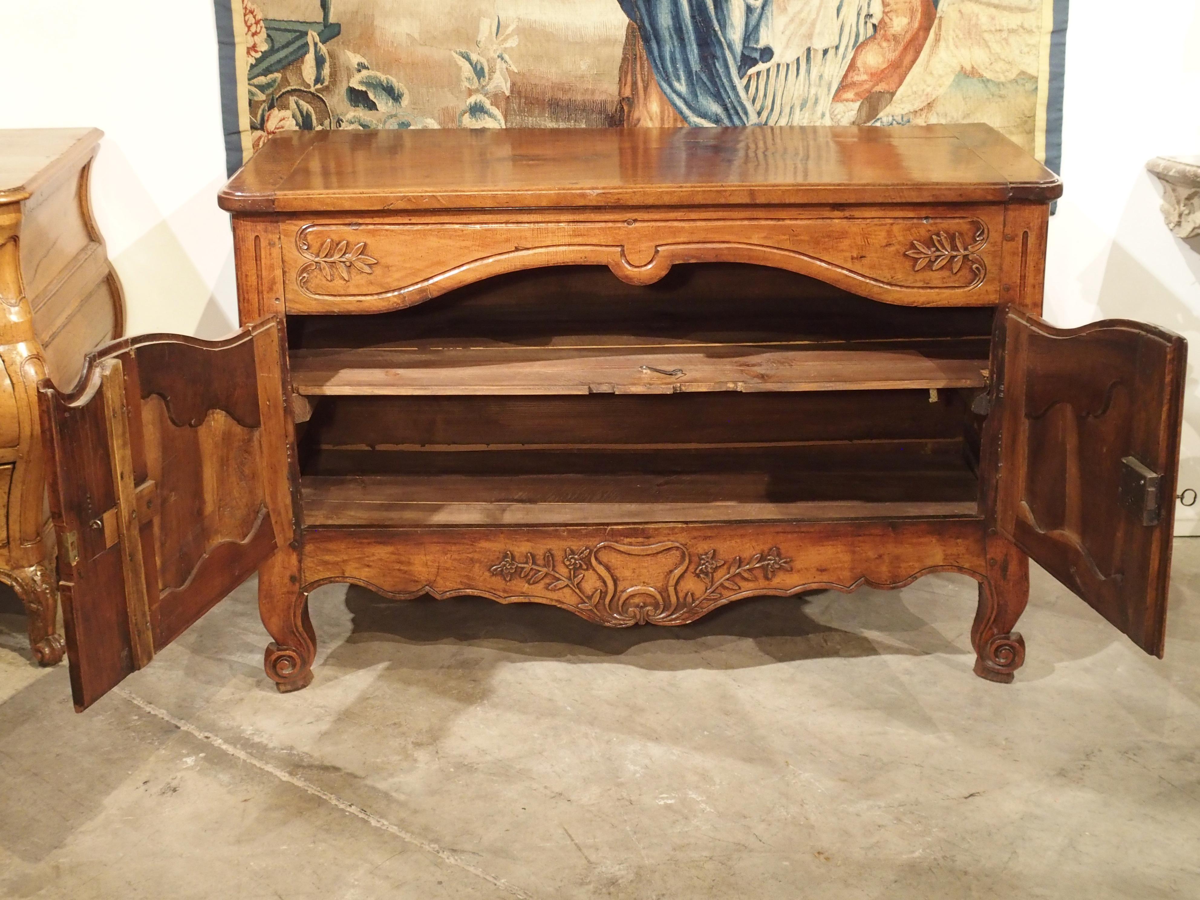 18th Century Louis XV Walnut Wood Buffet from Provence, France 12