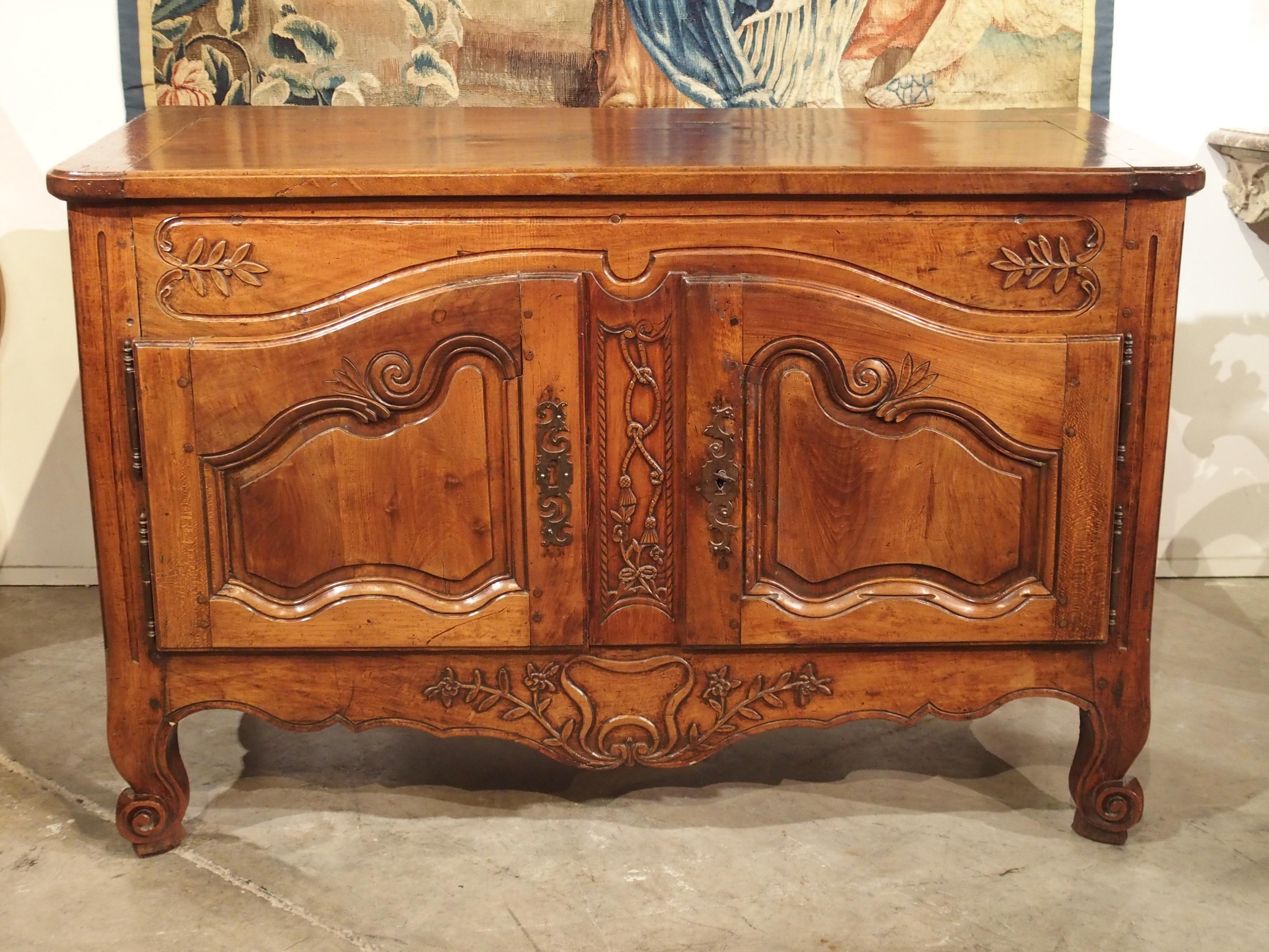 Carved 18th Century Louis XV Walnut Wood Buffet from Provence, France