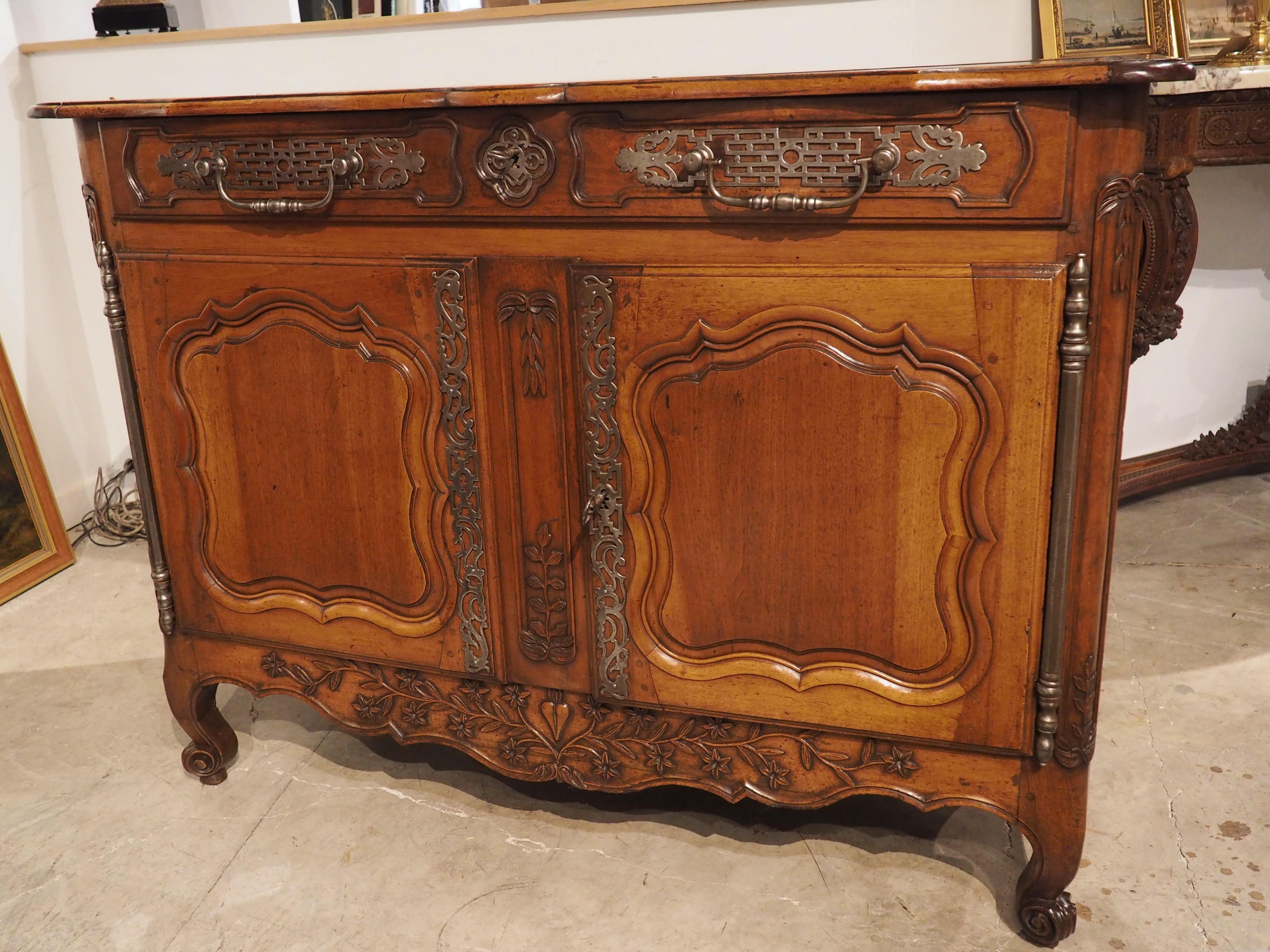 Hand-Carved 18th Century Louis XV Walnut Wood Buffet from Provence, France