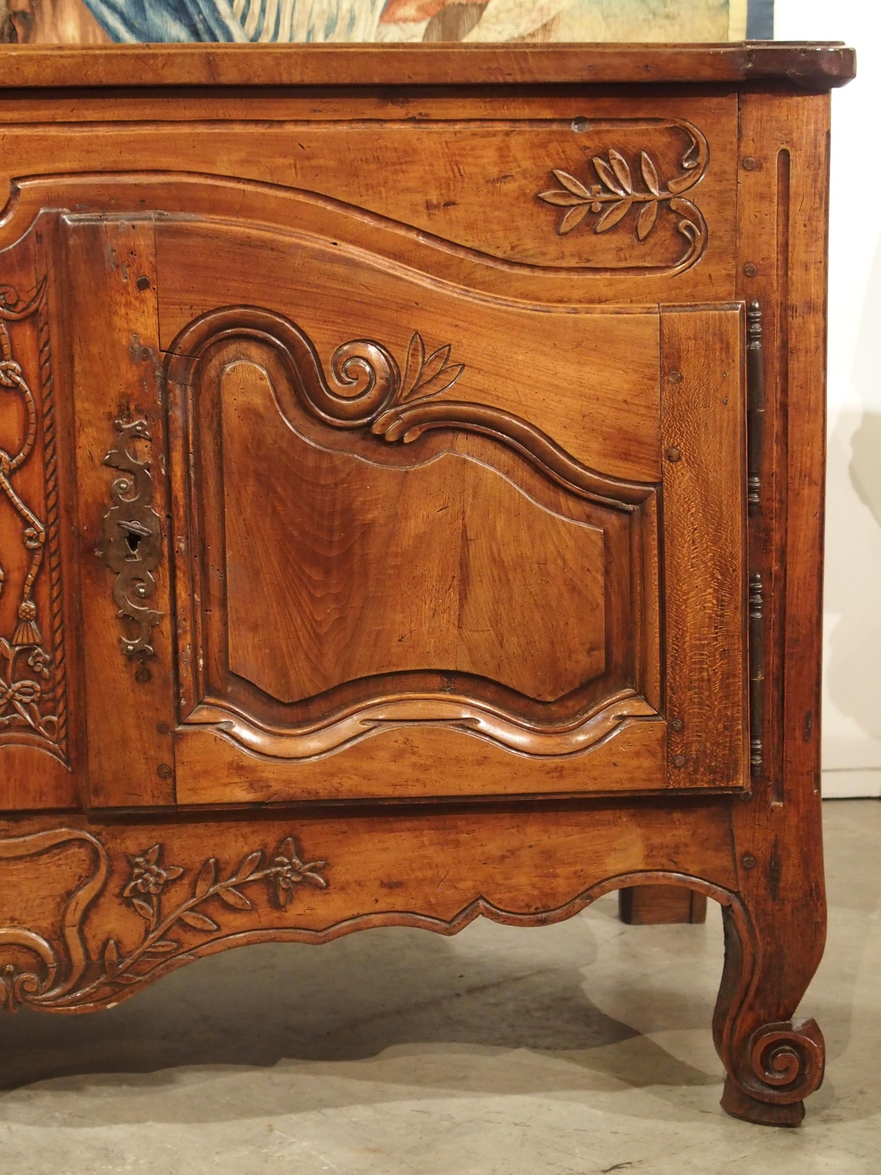 18th Century and Earlier 18th Century Louis XV Walnut Wood Buffet from Provence, France