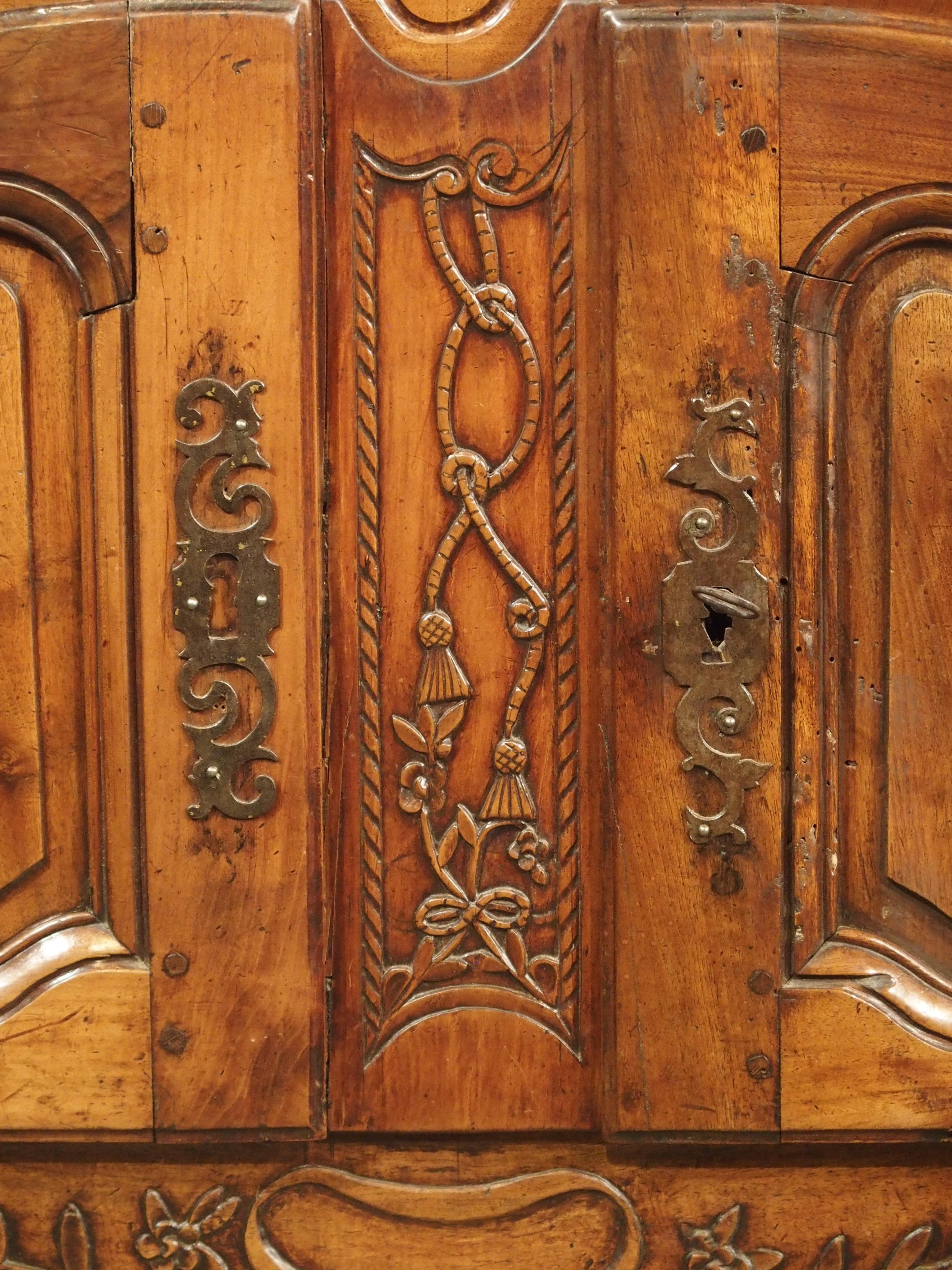 18th Century Louis XV Walnut Wood Buffet from Provence, France 1