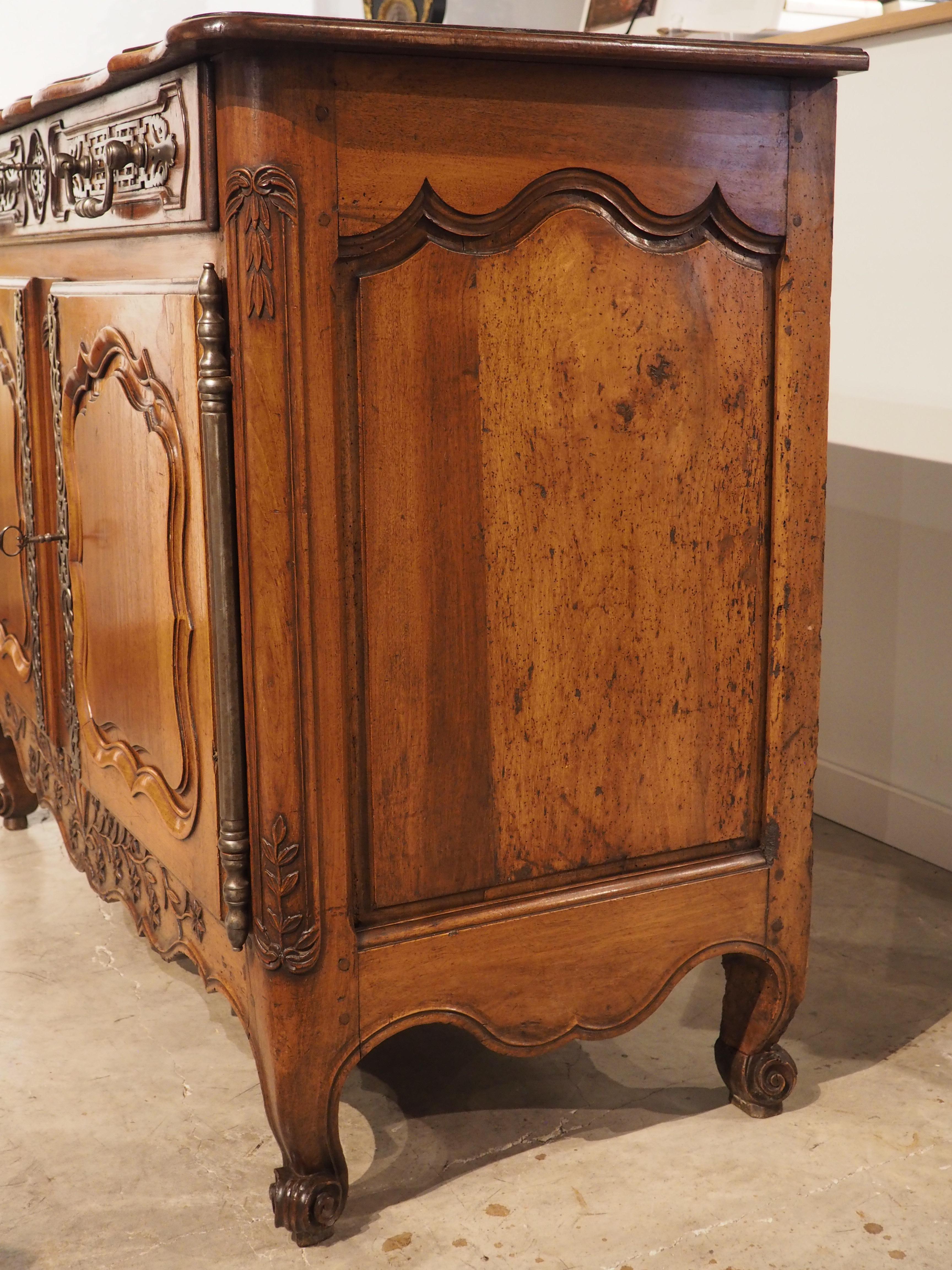 18th Century Louis XV Walnut Wood Buffet from Provence, France 1