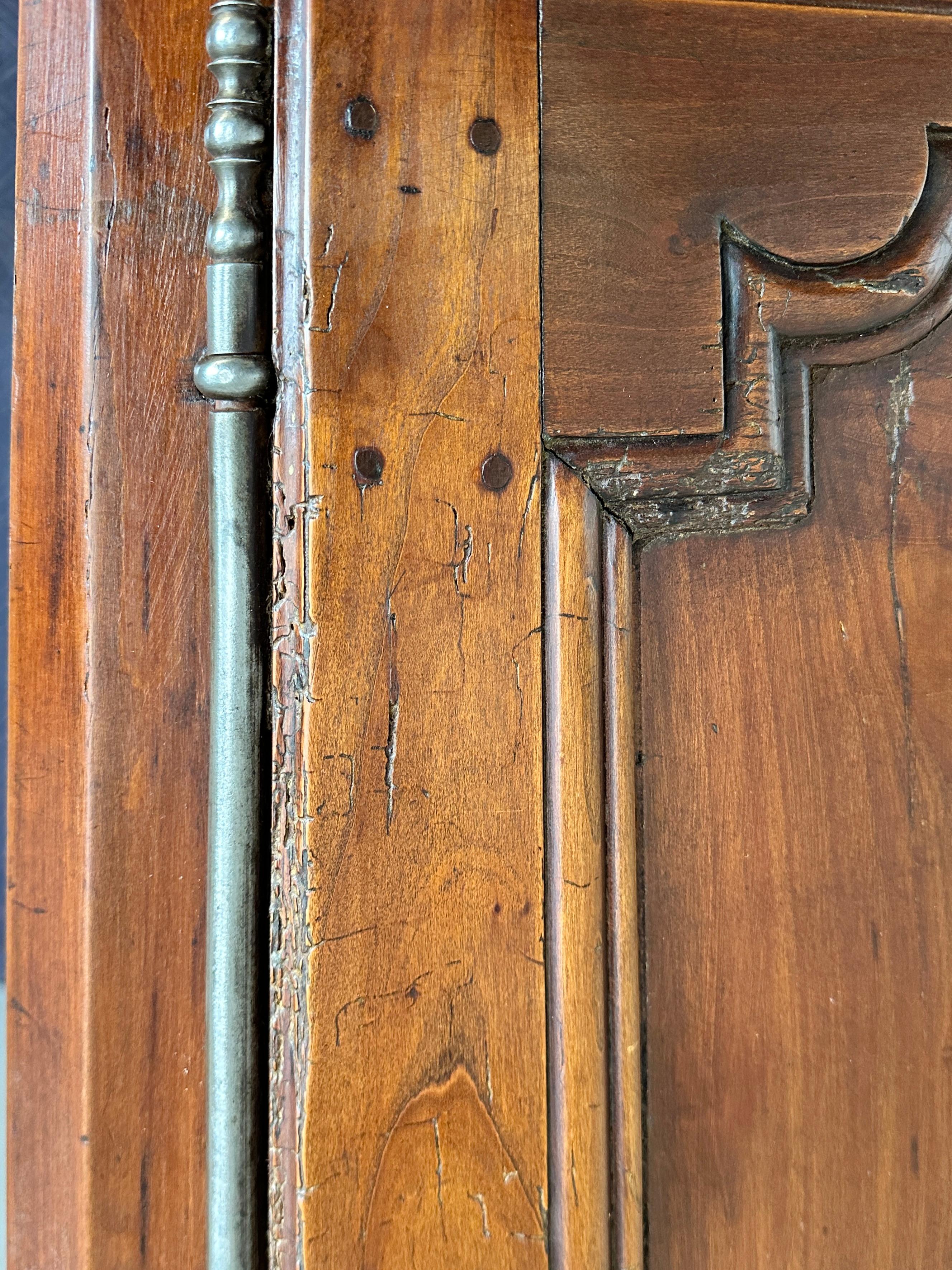 Buffet in legno di noce Luigi XV del XVIII secolo proveniente dalla Provenza, Francia in vendita 2