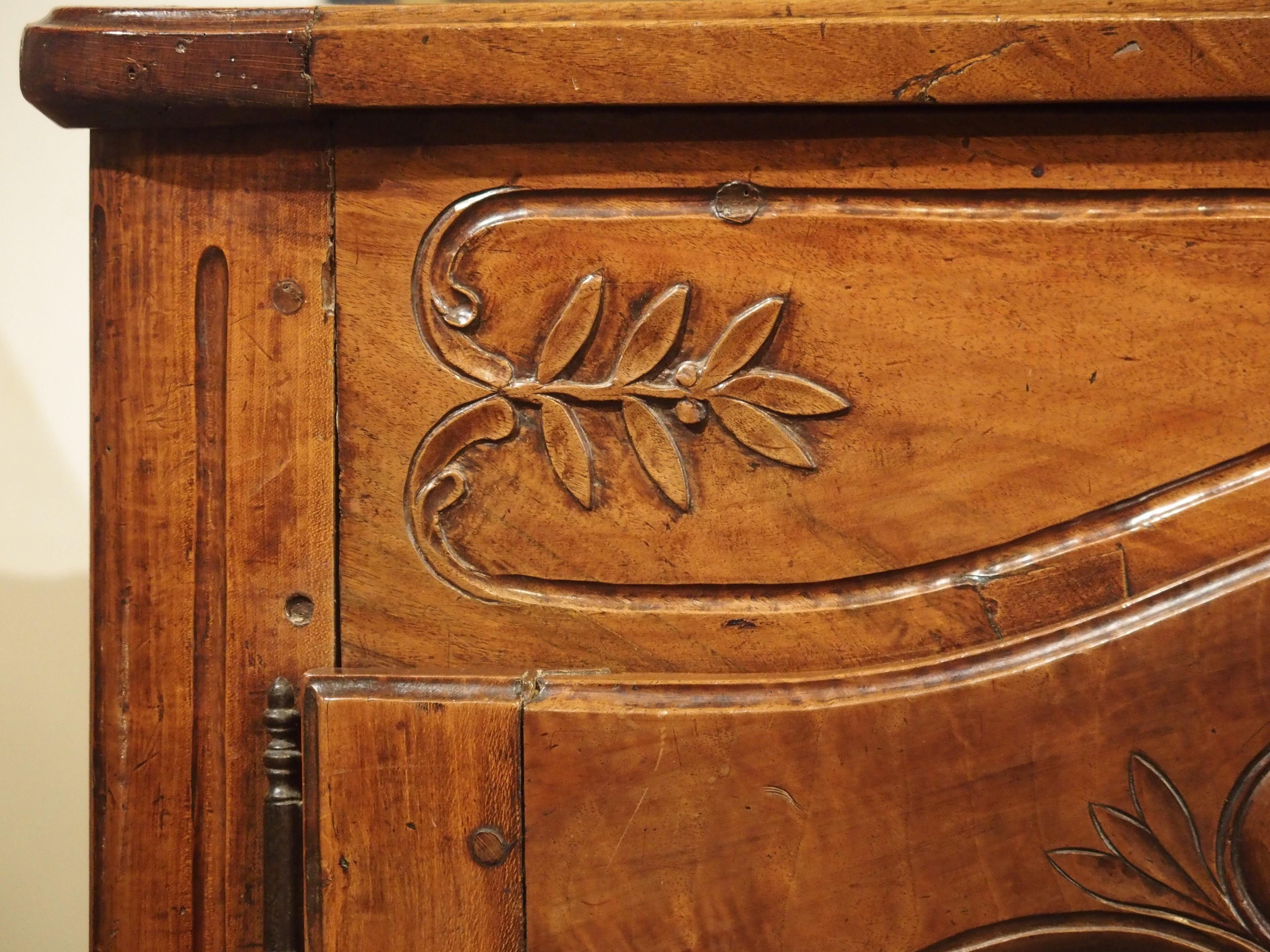 18th Century Louis XV Walnut Wood Buffet from Provence, France 2