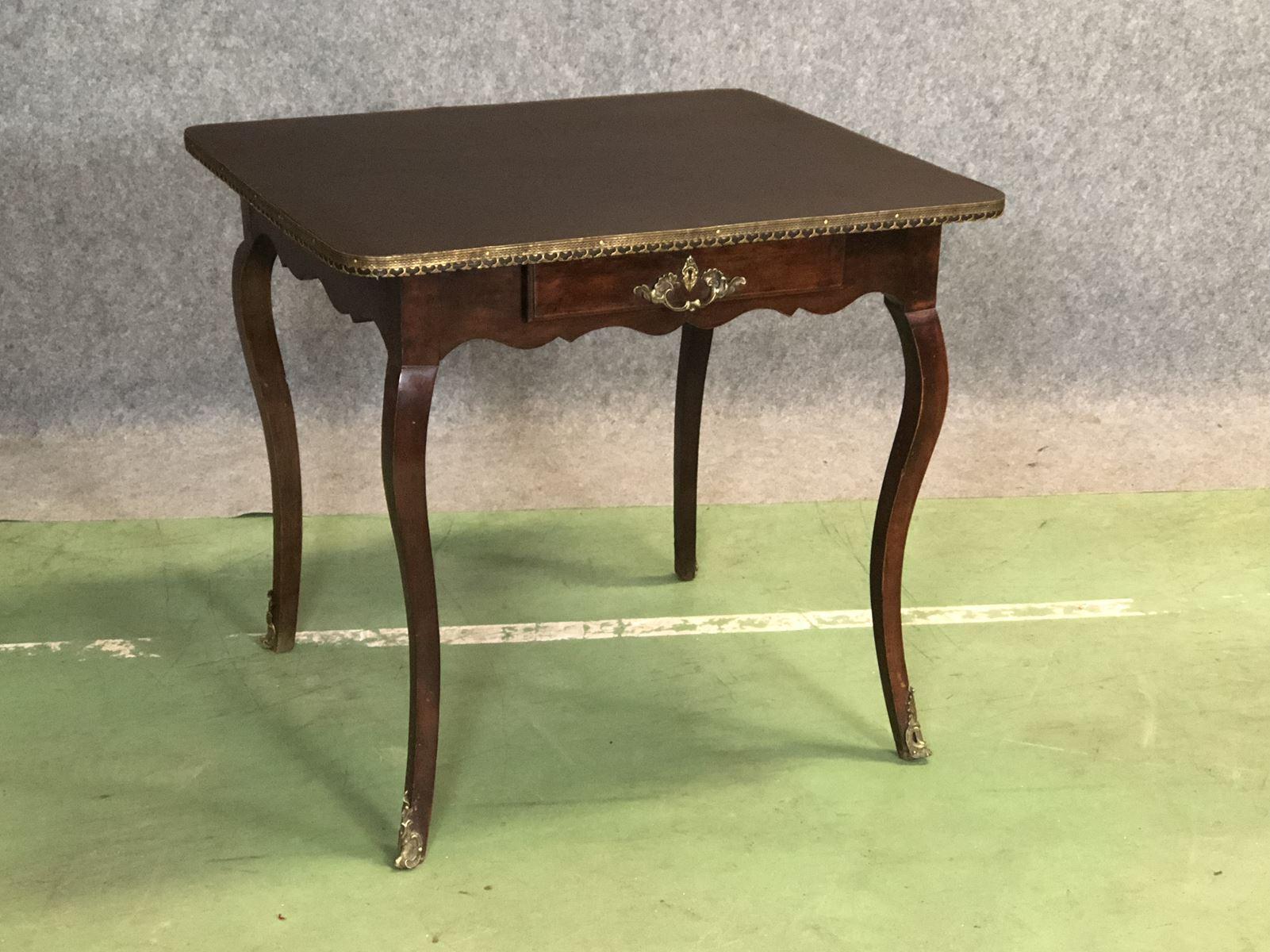 18th Century Louis XV Walnut Writing Table In Good Condition For Sale In Lannebert, FR