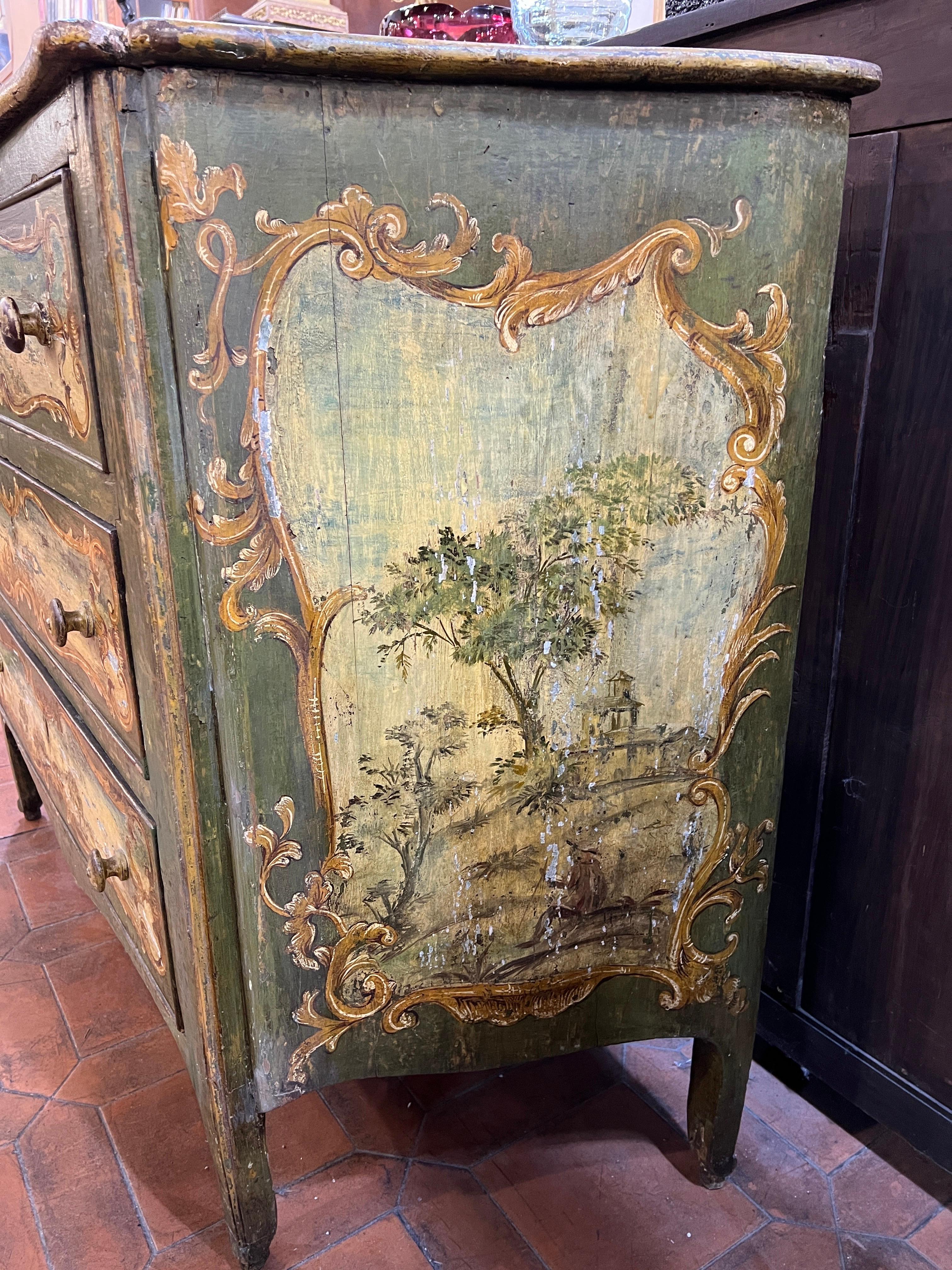 18th Century Louis XV Wood Painted  Chest of Drawers 1700-1750 In Good Condition In Roma, RM