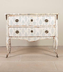 Commode Louis XV/XVI Transitionnelle du XVIIIe siècle peinte à la main avec dessus en marbre