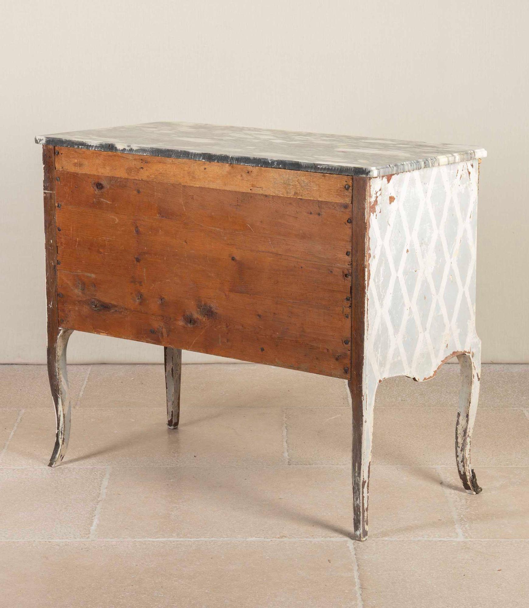18th Century Louis XV/XVI Transitional Hand Painted Marble Top Commode In condizioni buone in vendita a Gloucestershire, GB