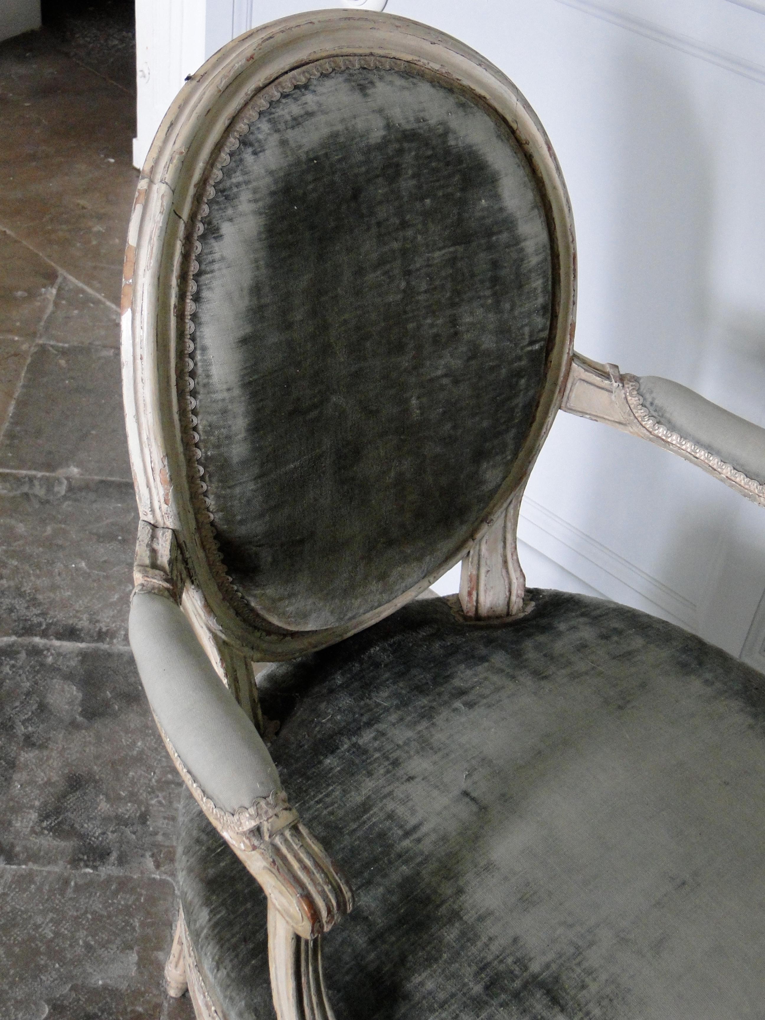 18th Century Louis XVI Armchair  In Distressed Condition For Sale In Sames, FR